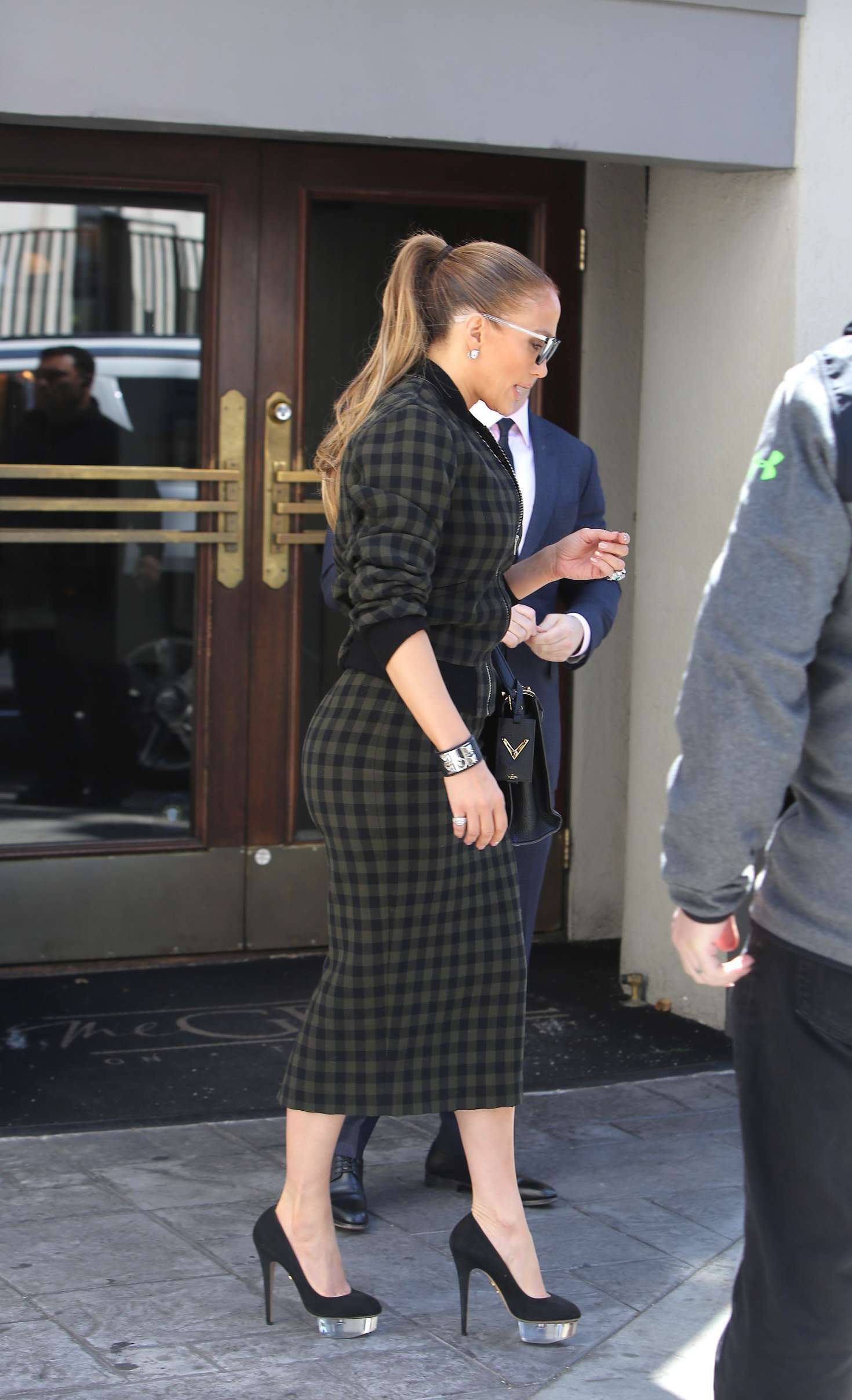 Jennifer Lopez â€“ Leaving The Grill Restaurant in Beverly Hills