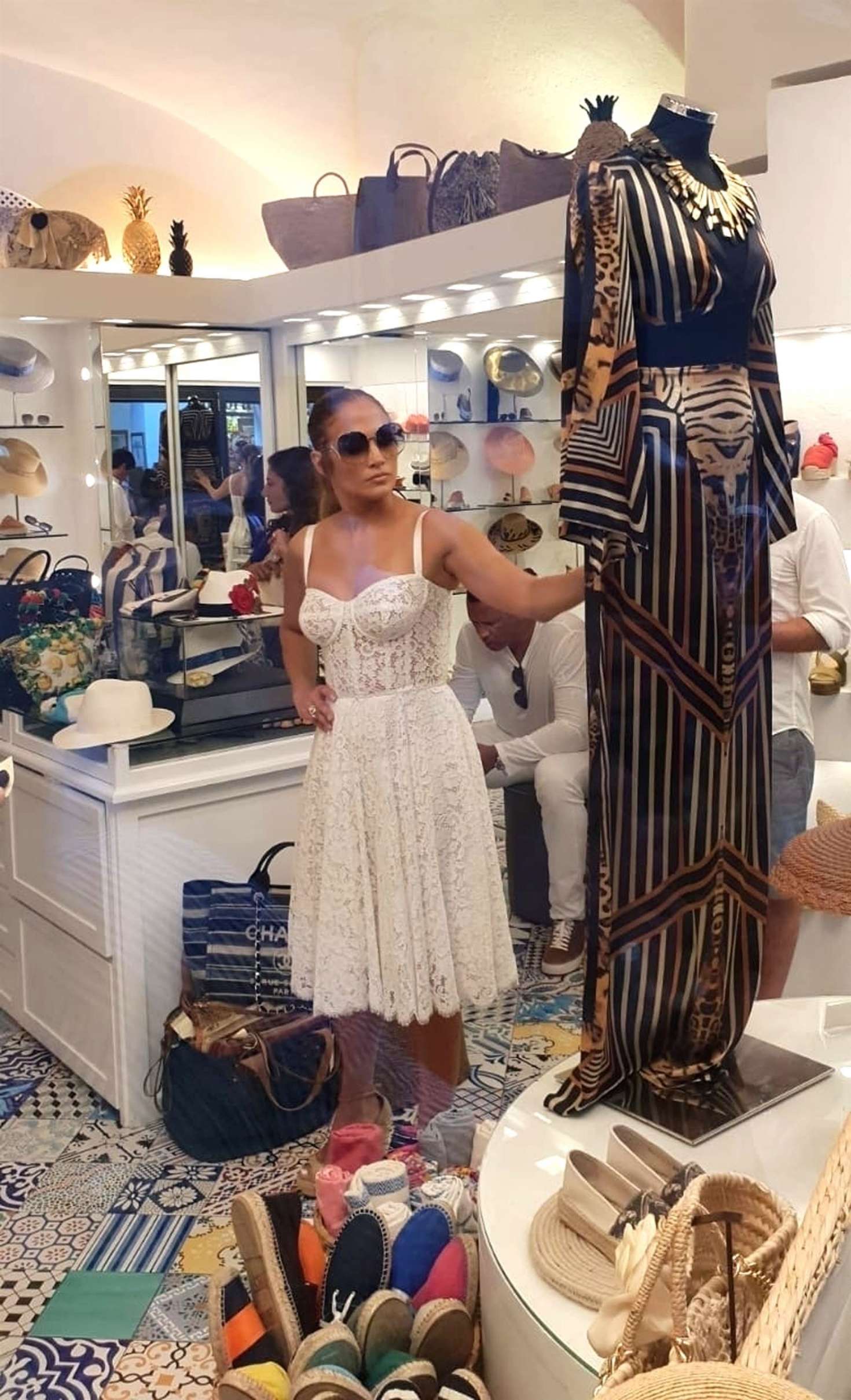 Jennifer Lopez â€“ Sshopping in Capri