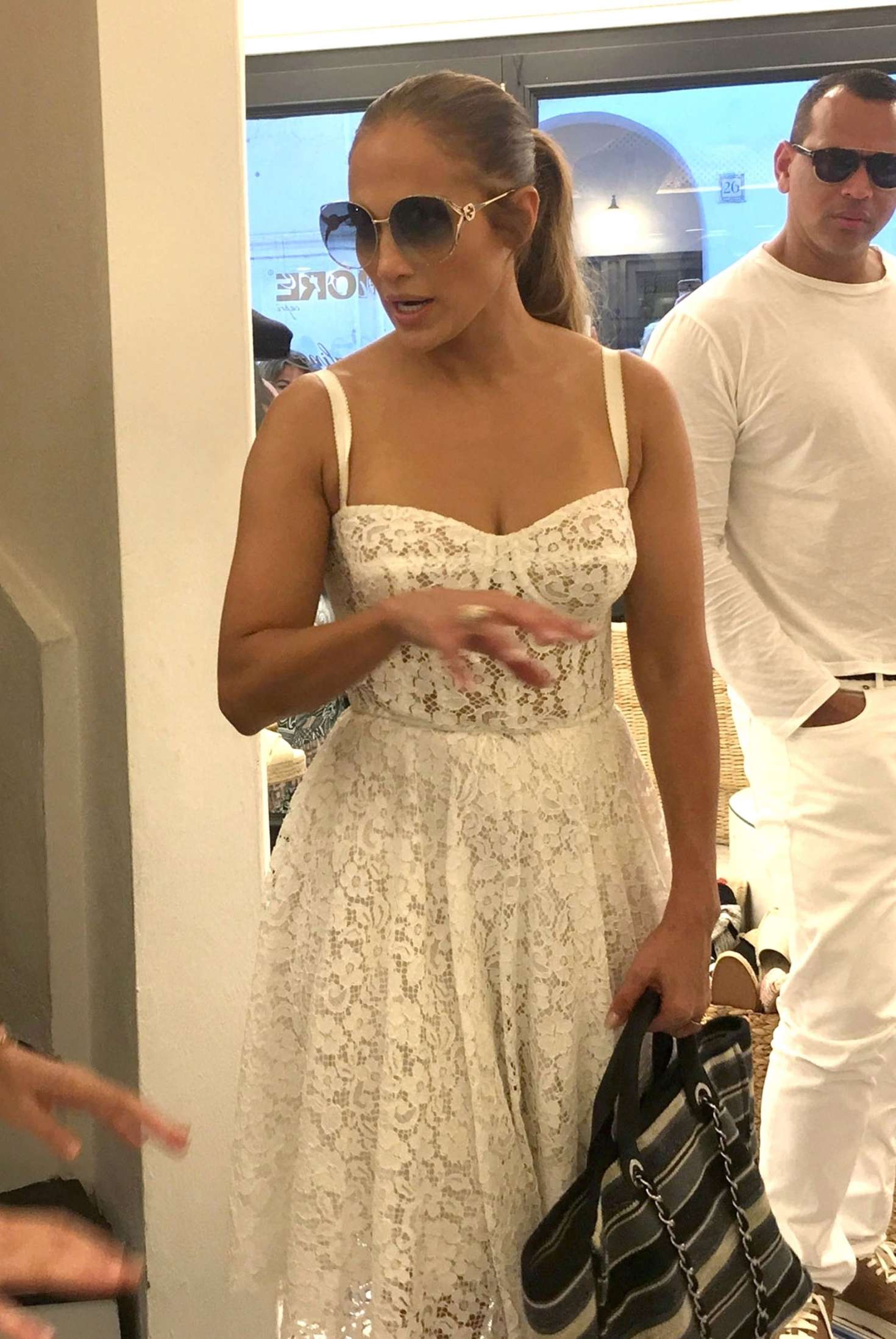 Jennifer Lopez â€“ Sshopping in Capri