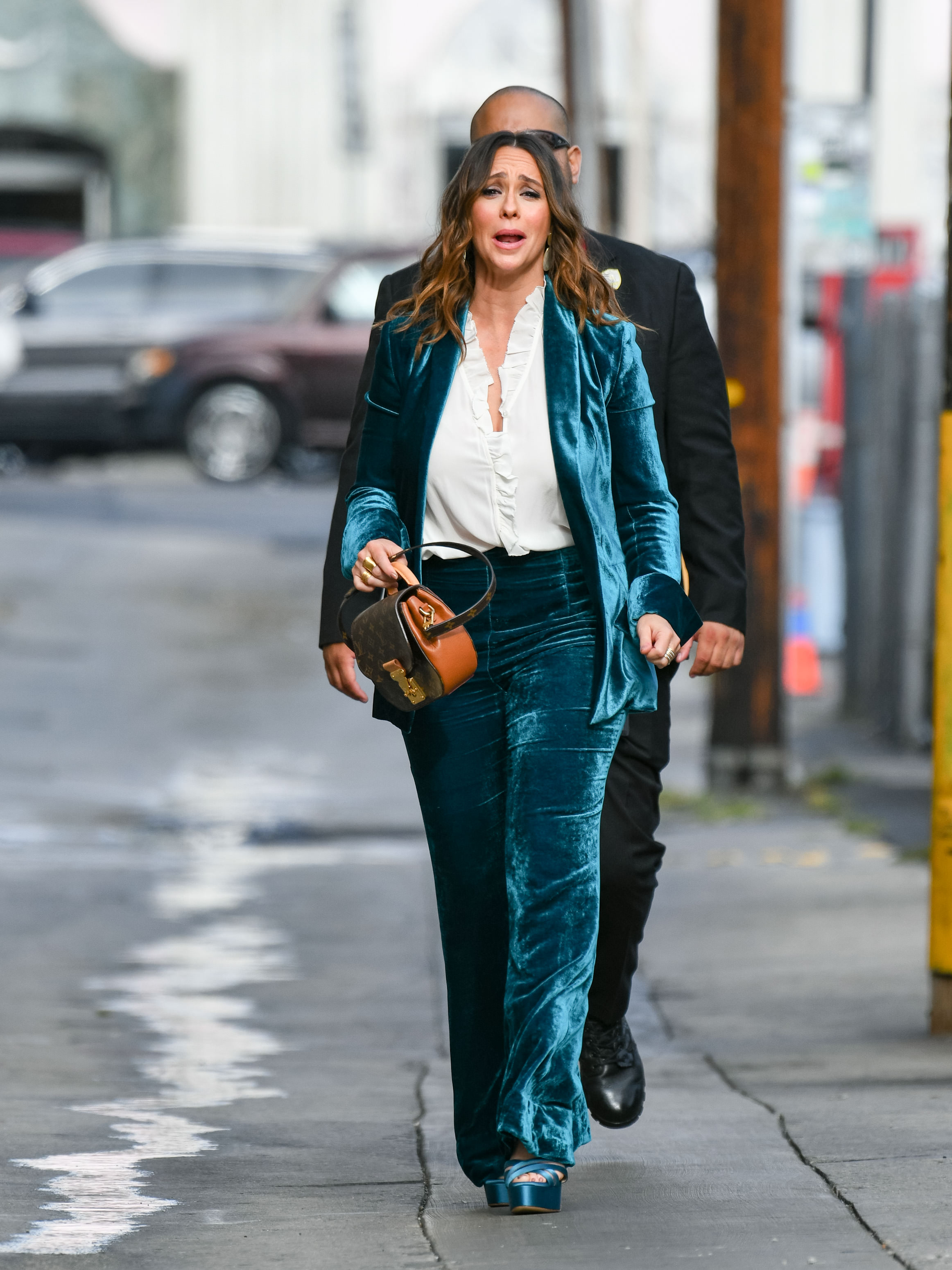Jennifer Love Hewitt â€“ Arrives at â€˜Jimmy Kimmel Liveâ€™ in Hollywood
