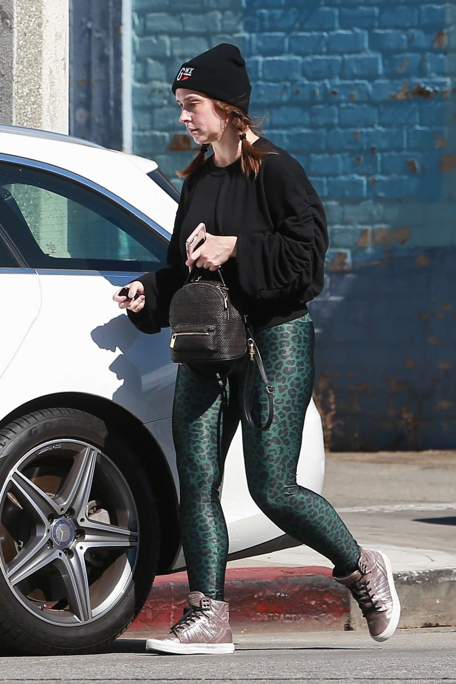 Jennifer Love Hewitt In Green Tights â€“ Out In Los Angeles