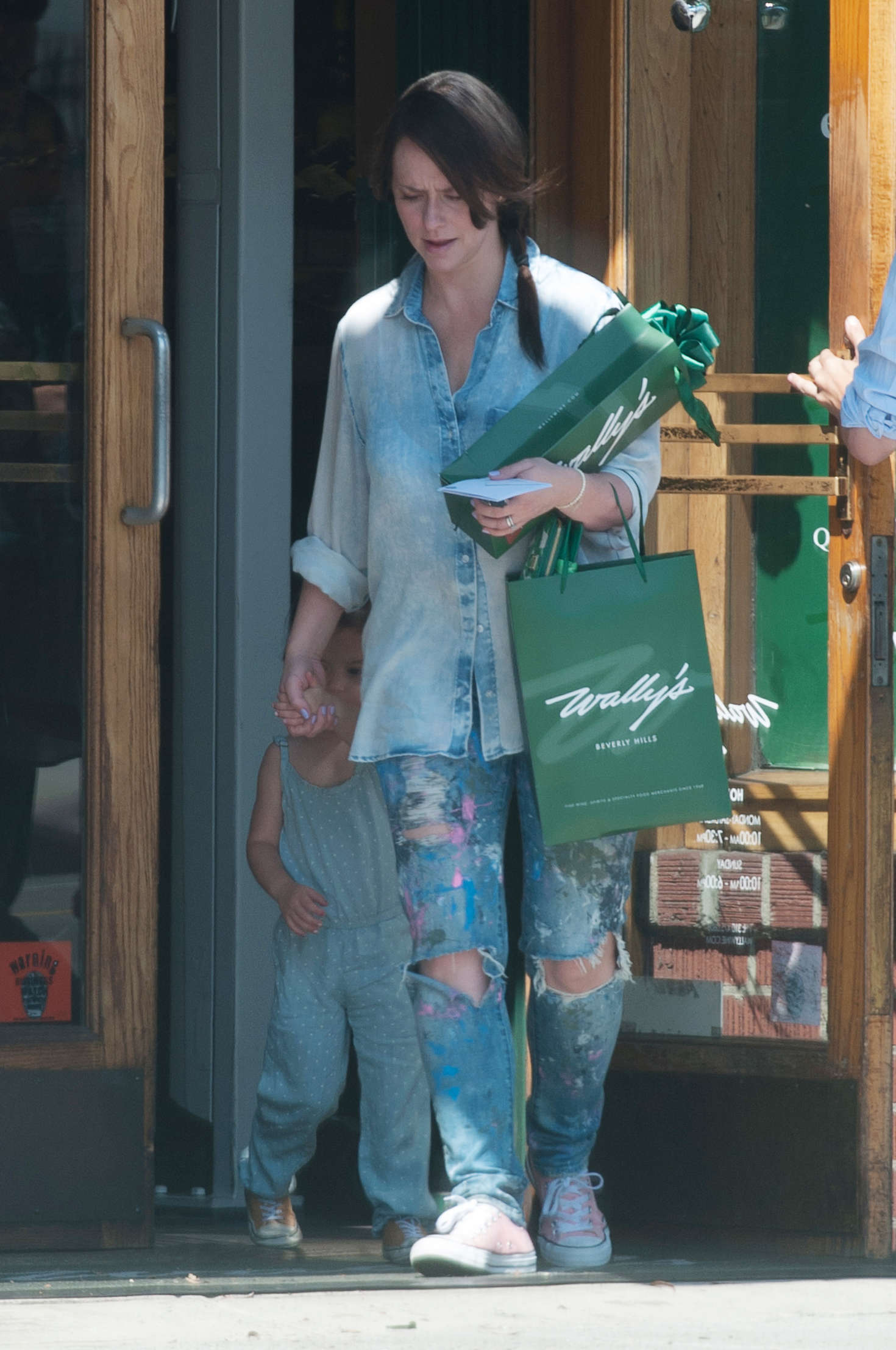 Jennifer Love Hewitt in Ripped Jeans out in Beverly Hills