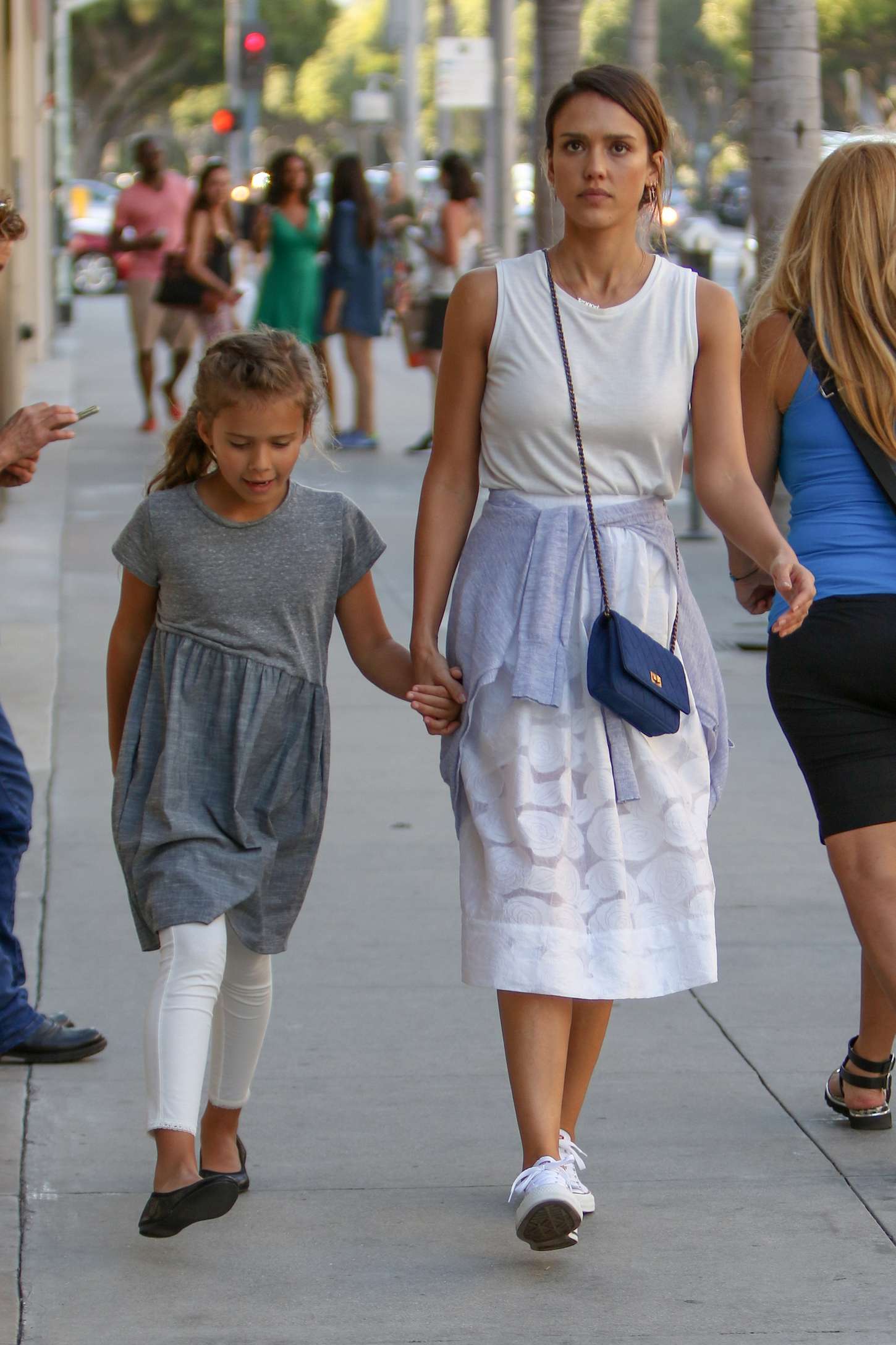 Jessica Alba Shopping With Her Daughter 08 Gotceleb