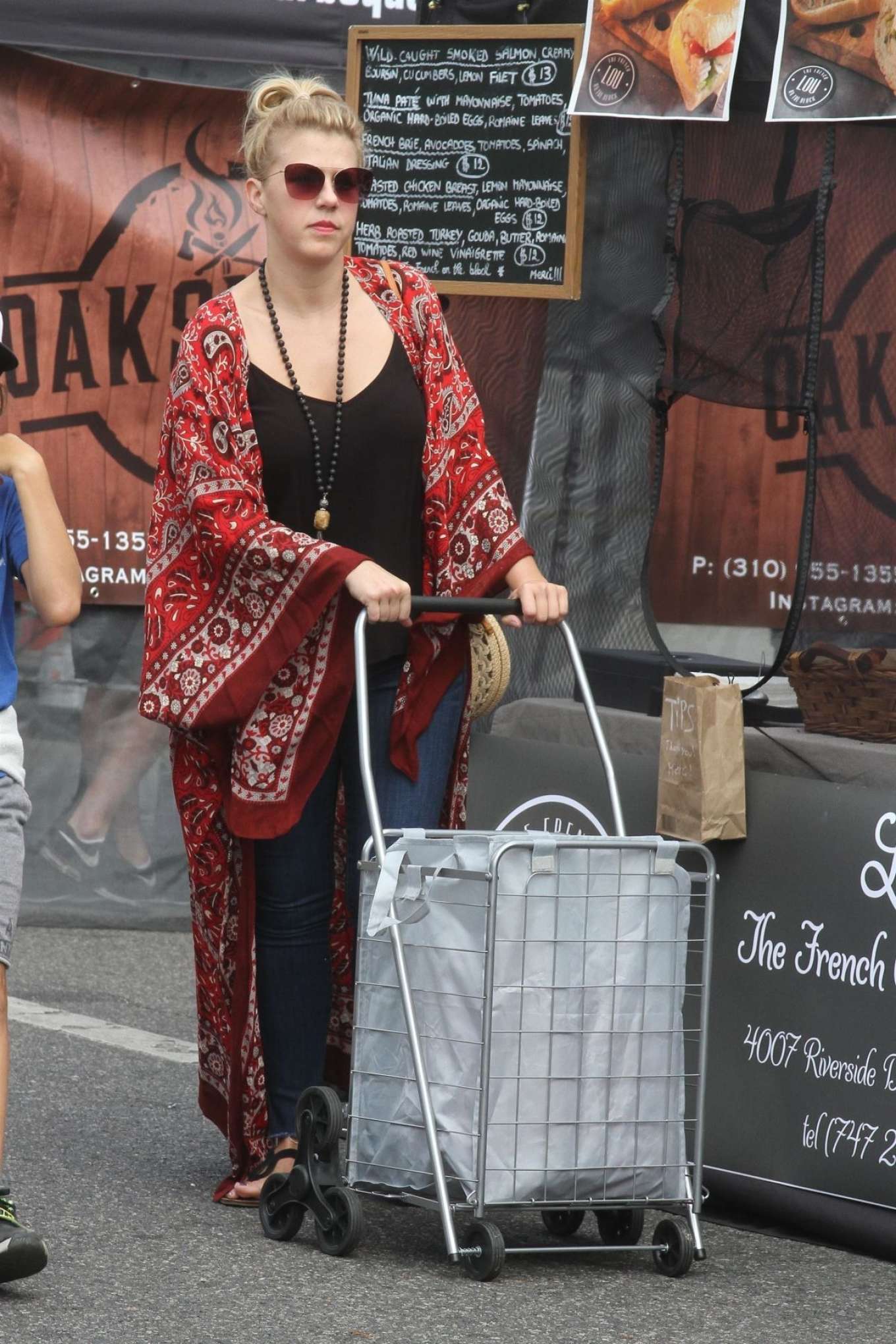 Jodie Sweetin â€“ Shopping Candids at Farmers Market In Los Angeles