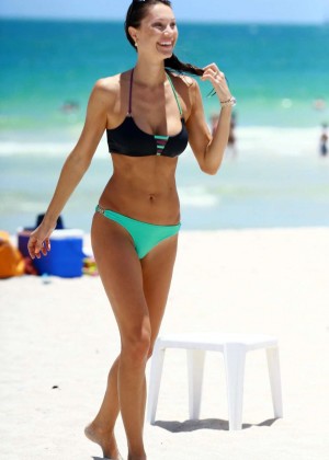 Jodie Foster Bikini 3