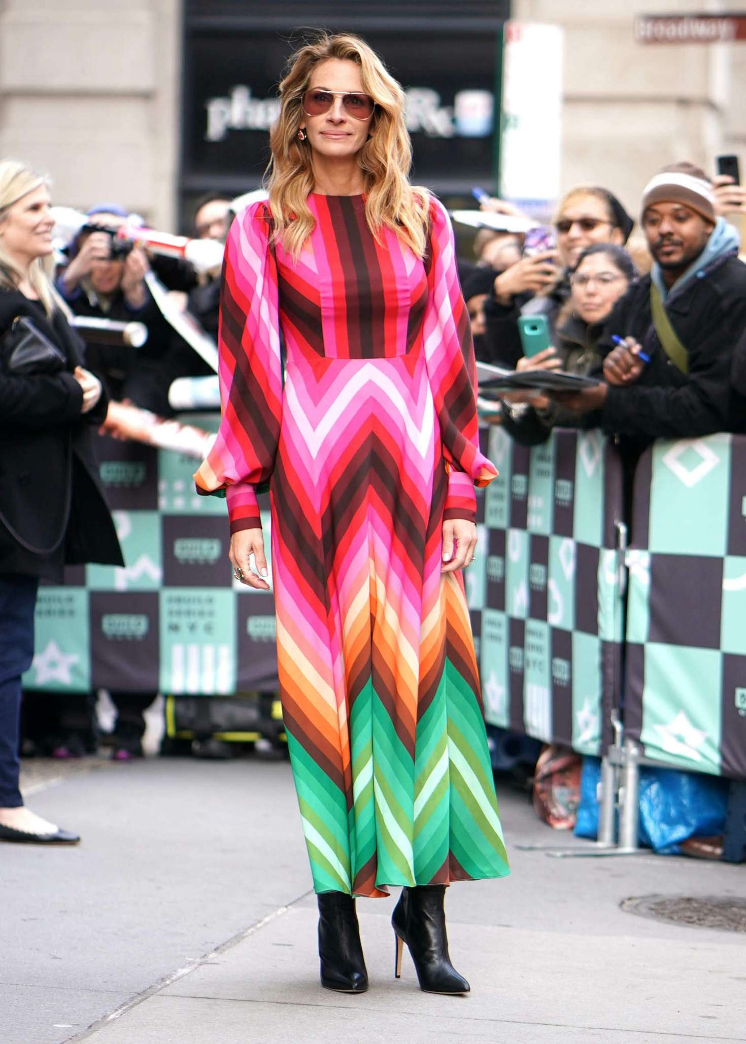 Julia Roberts â€“ Arrives at AOL Build Series in New York