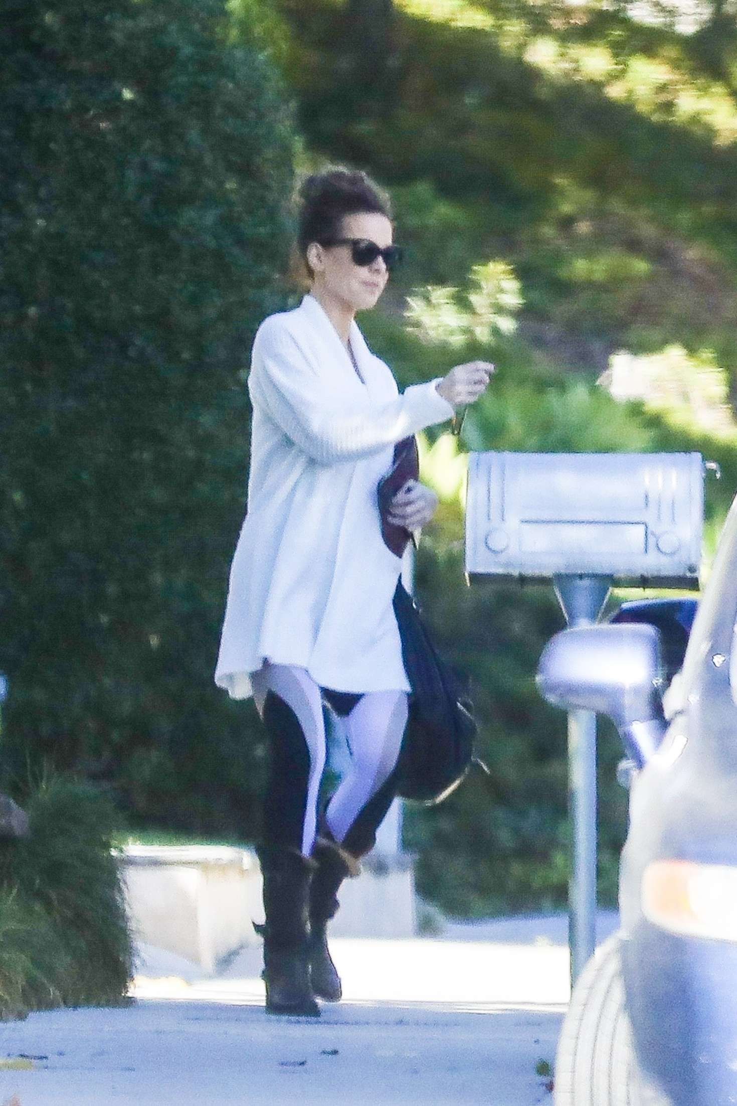 Kate Beckinsale â€“ Goes to a painting class in Westwood