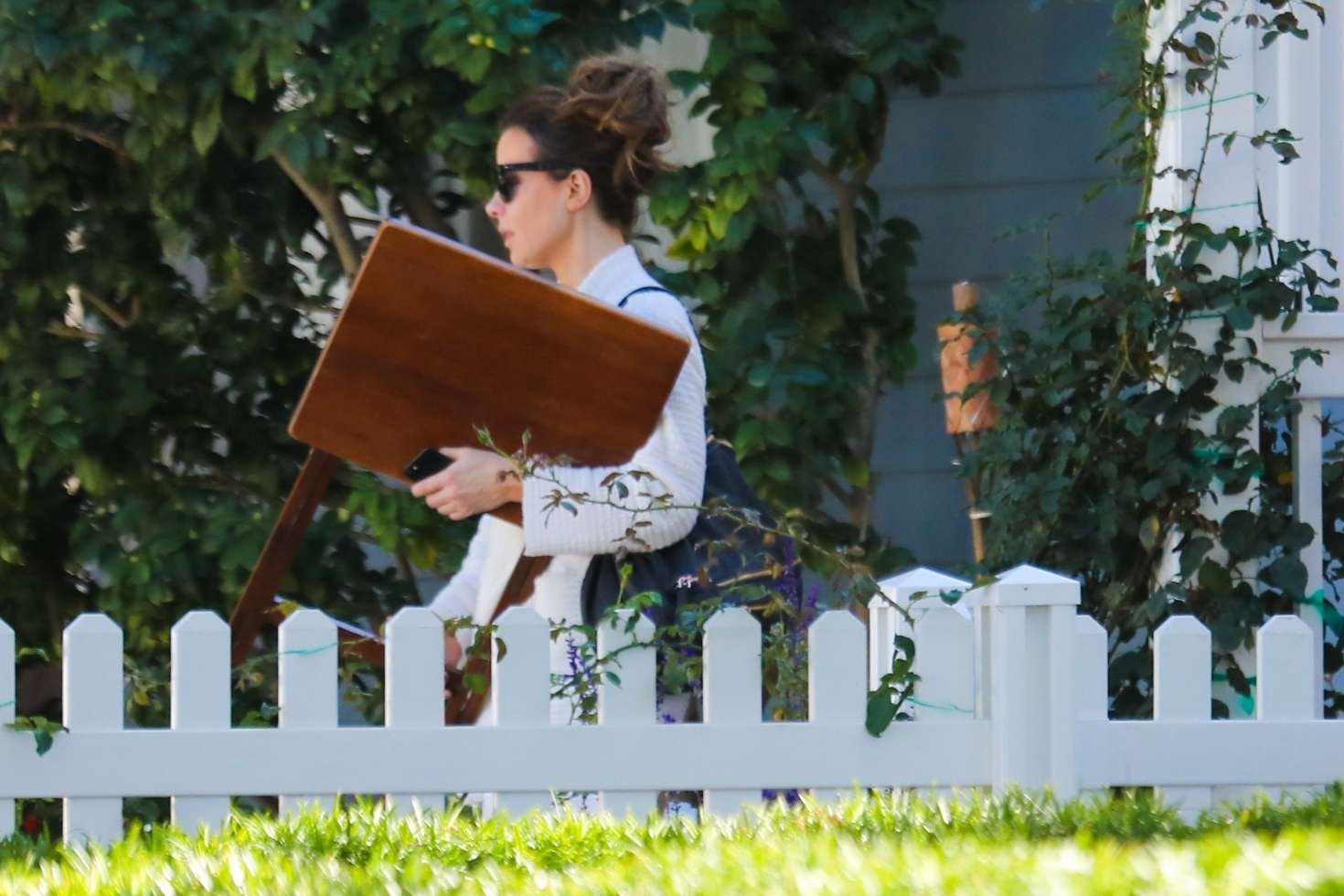 Kate Beckinsale â€“ Goes to a painting class in Westwood