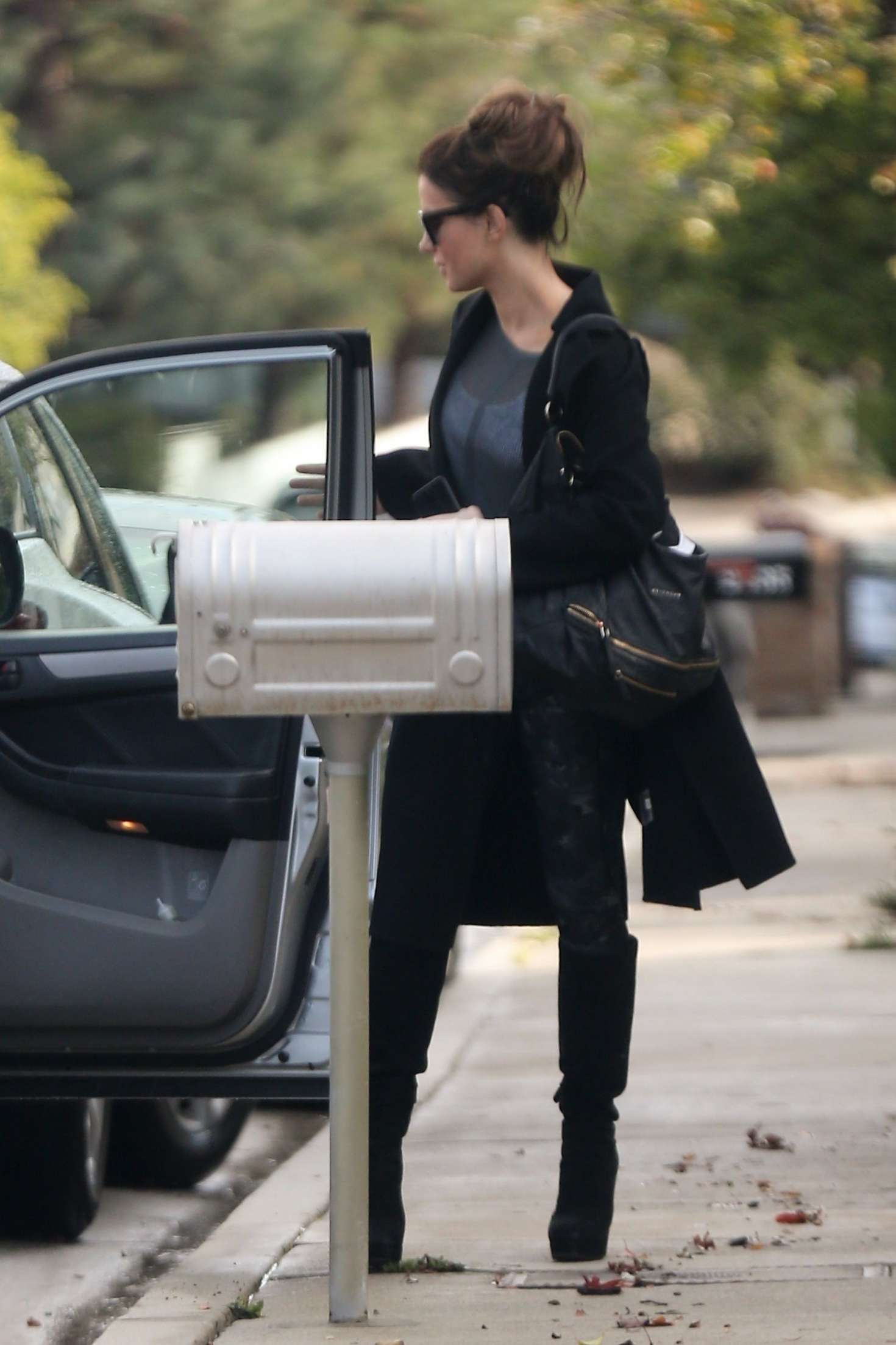Kate Beckinsale â€“ Returns home in Los Angeles