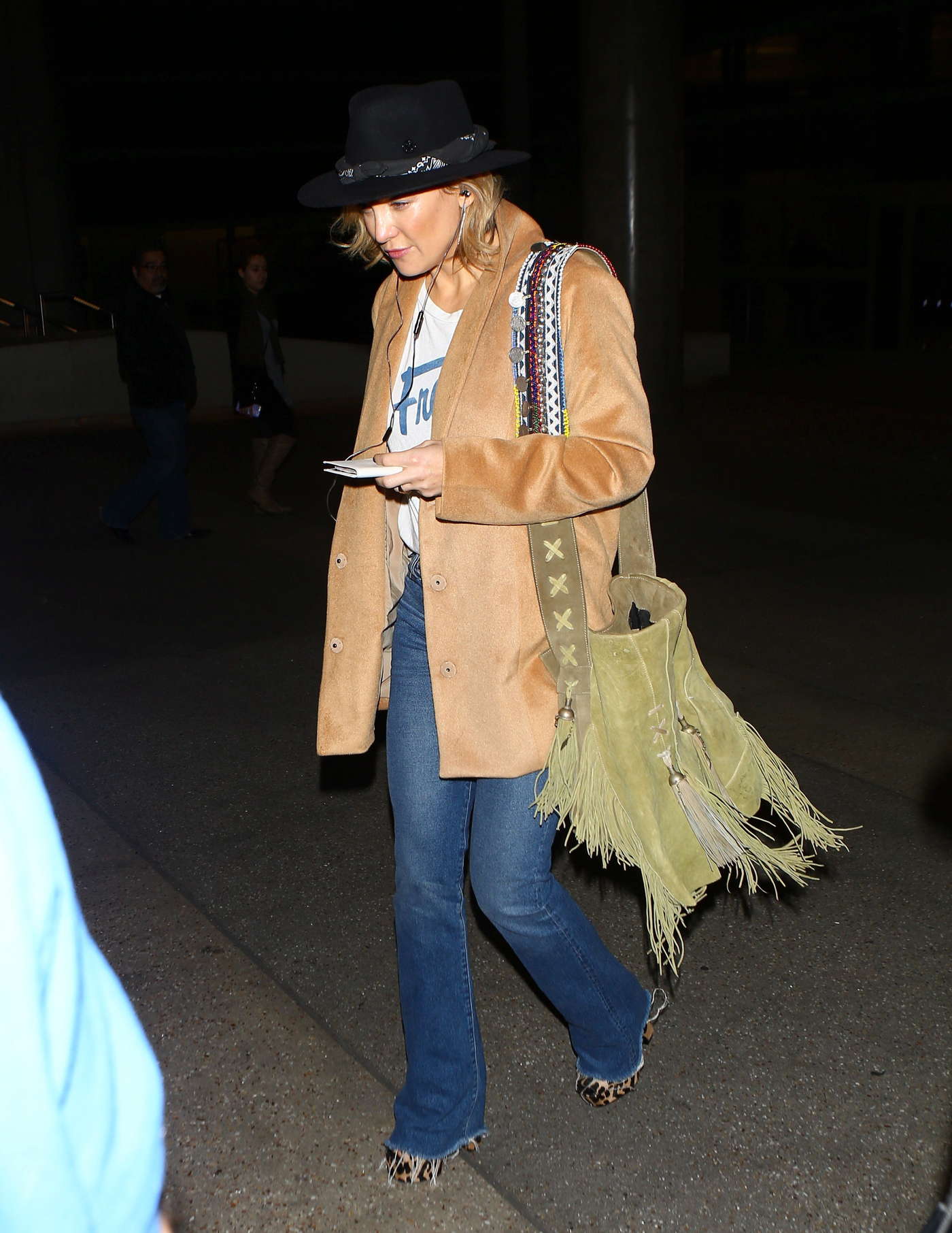 Kate Hudson â€“ Arrives at LAX Airport in Los Angeles