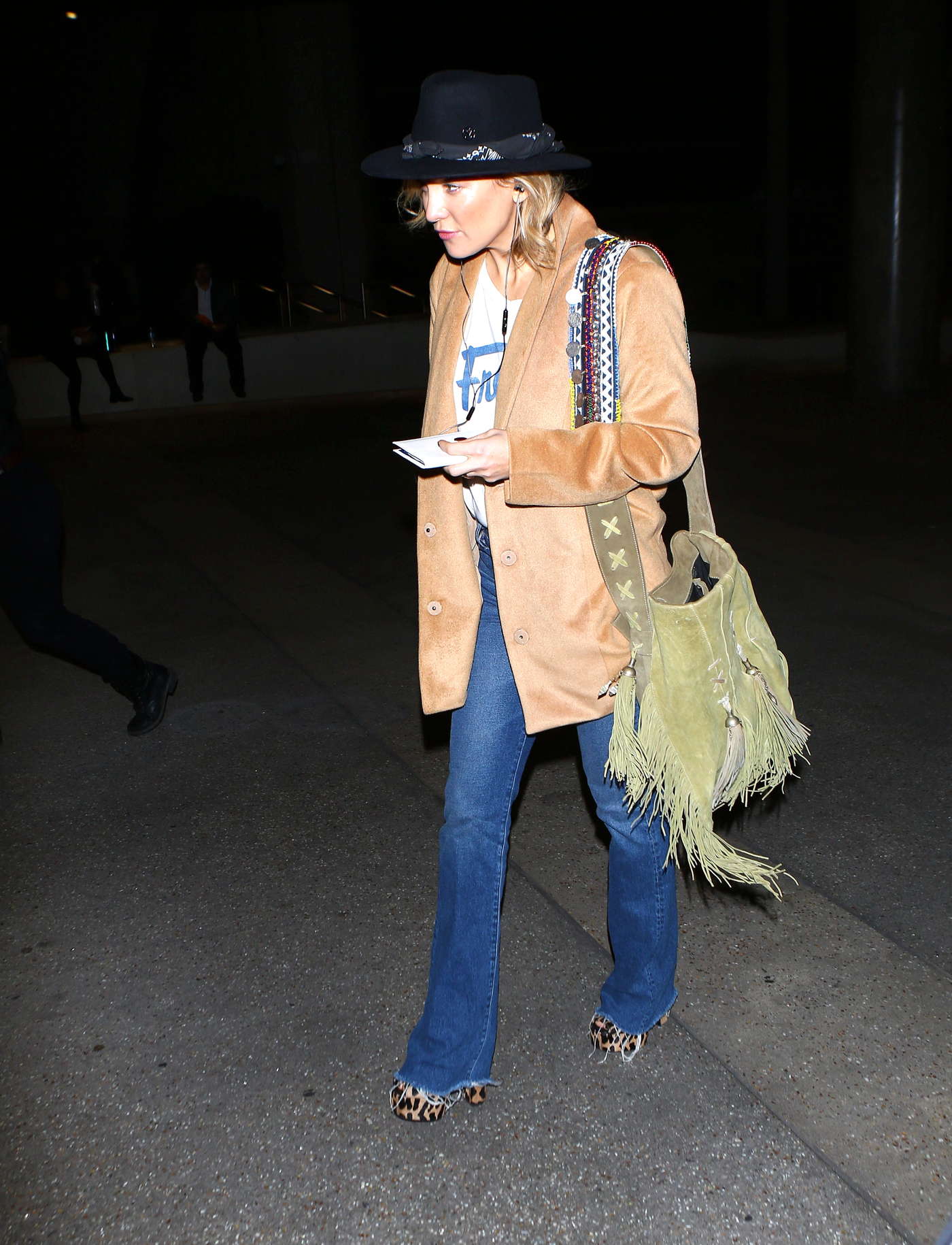 Kate Hudson â€“ Arrives at LAX Airport in Los Angeles