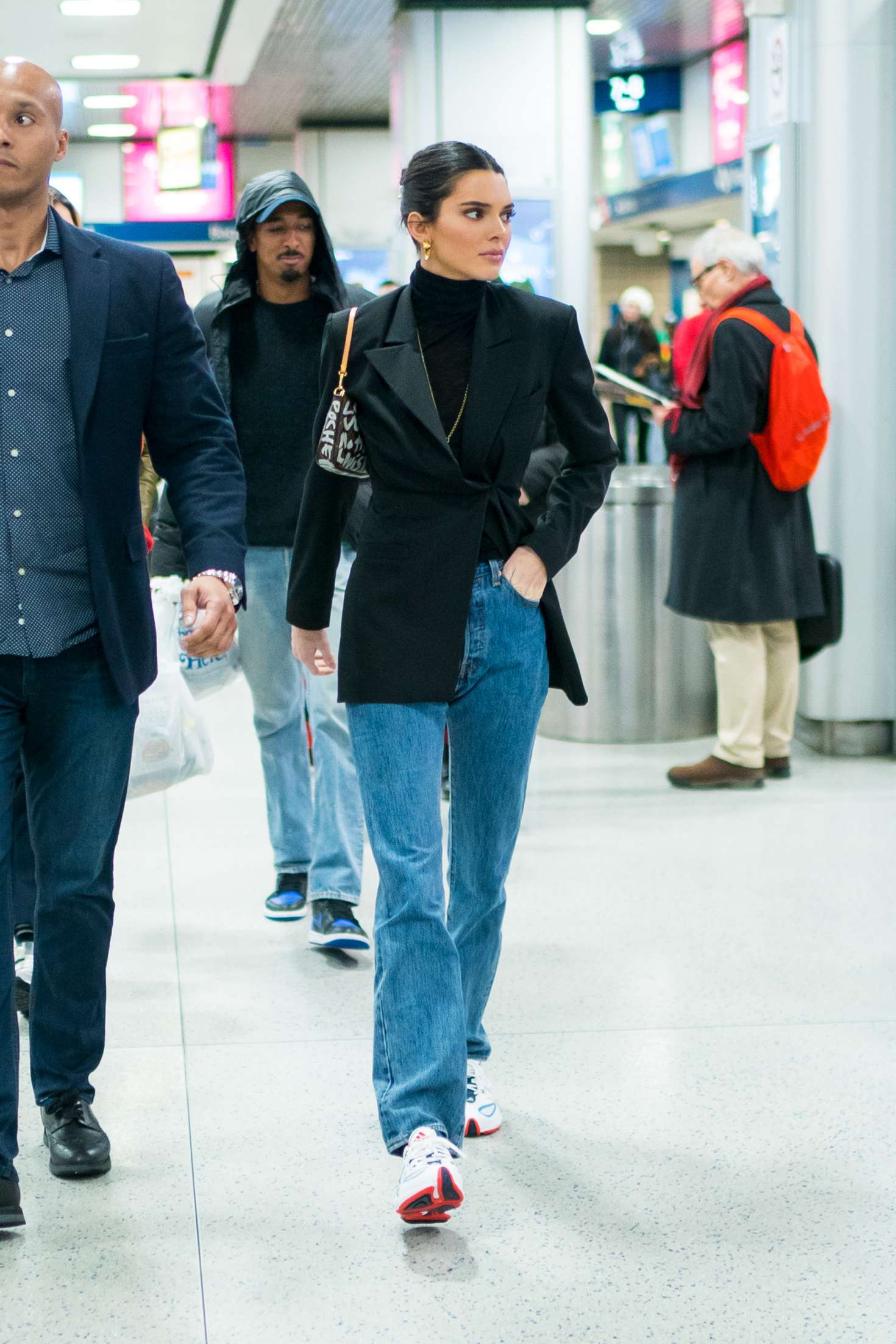 Kendall Jenner â€“ Arrives At Penn Train Station In New York