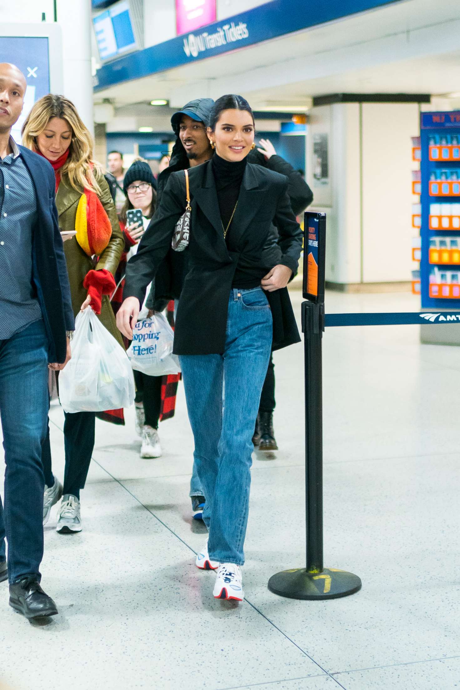 Kendall Jenner â€“ Arrives at Penn train station in New York