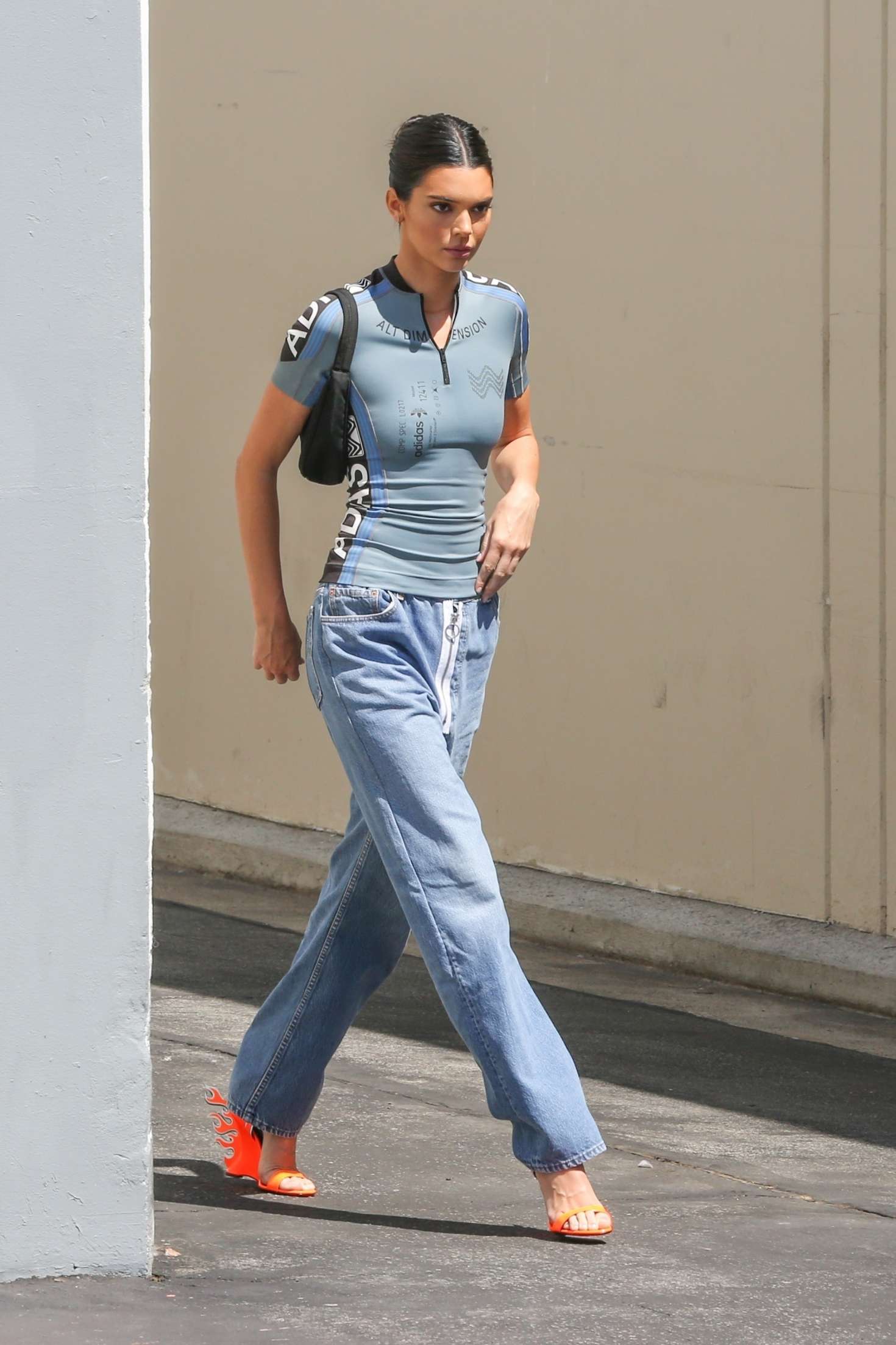 Kendall Jenner â€“ Arriving at a studio to film â€˜Keeping Up With The Kardashianâ€™ in Calabasas