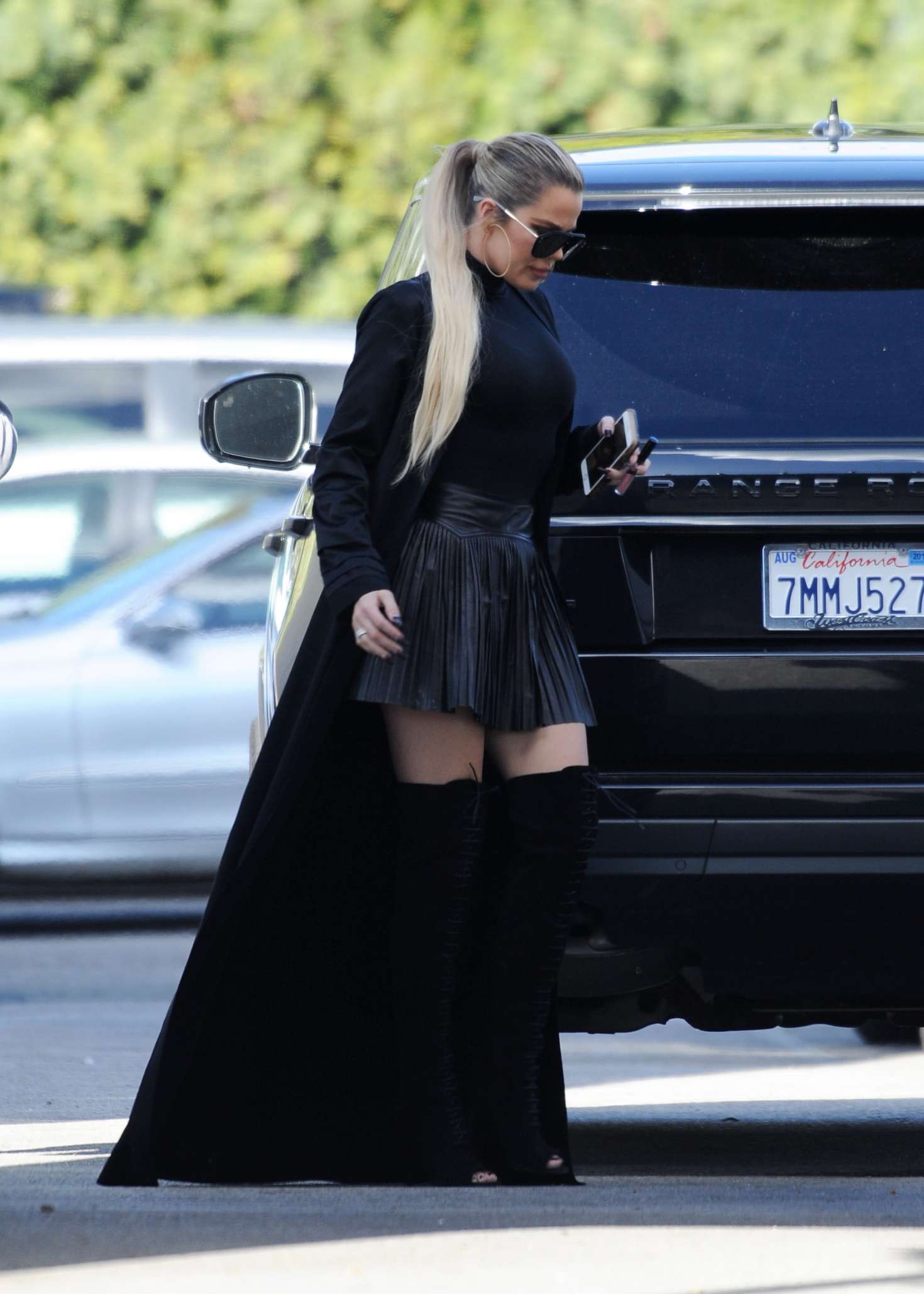 Khloe Kardashian â€“ Arriving for the â€˜Keeping Up With The Kardashiansâ€™ taping in Sherman Oaks