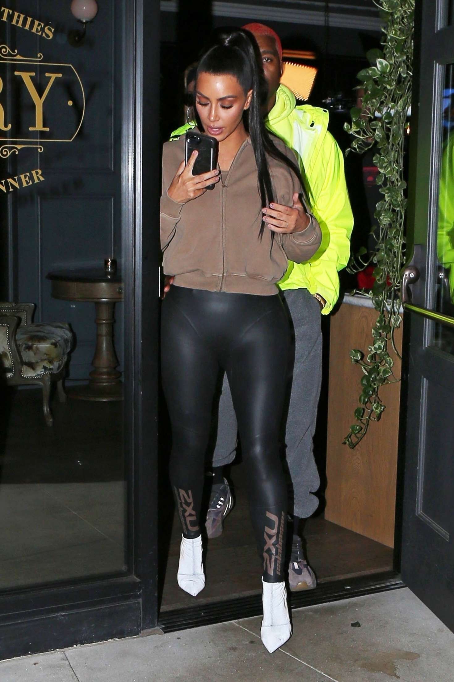 Kim Kardashian â€“ Leaving The Henry Restaurant in Los Angeles