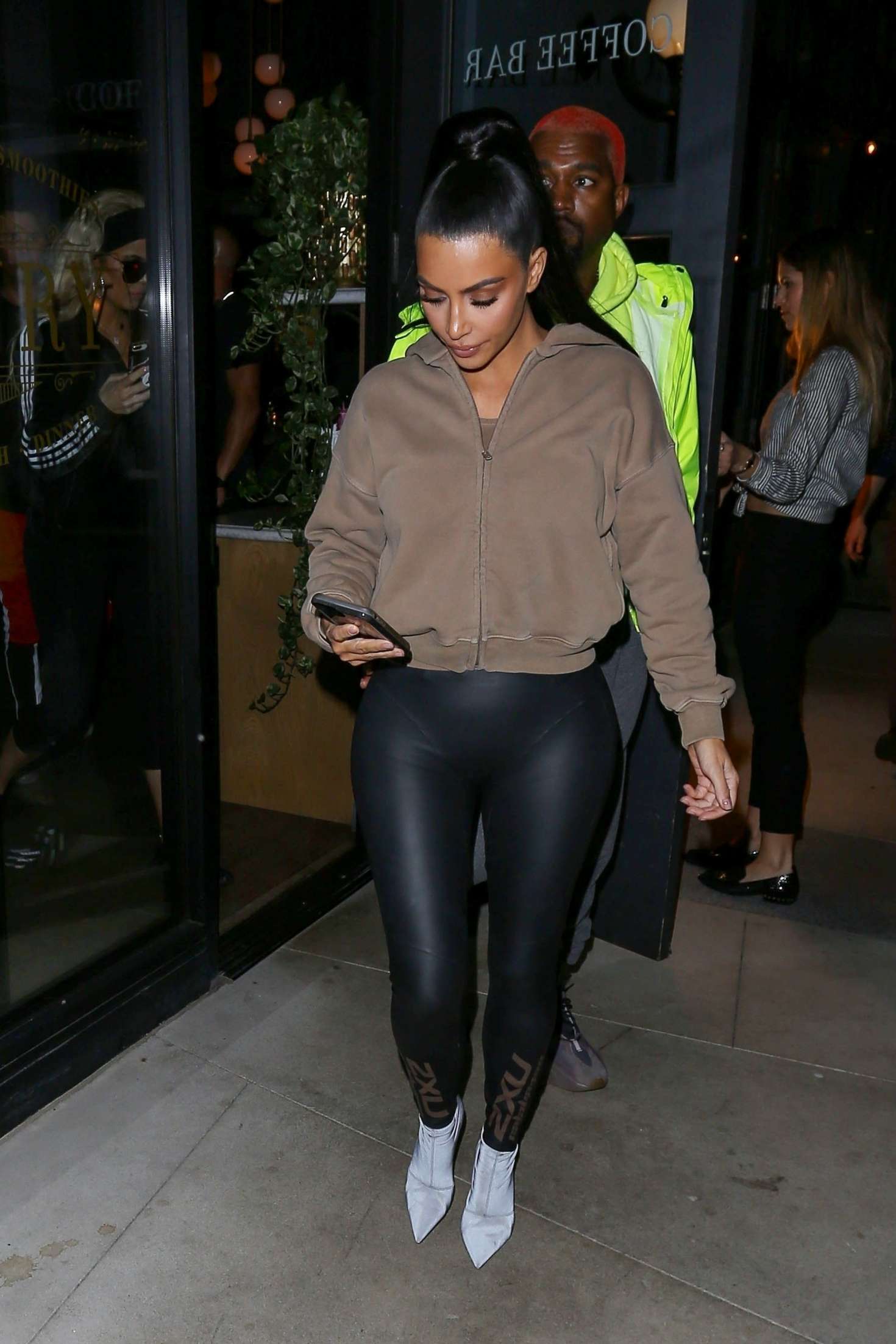Kim Kardashian â€“ Leaving The Henry Restaurant in Los Angeles