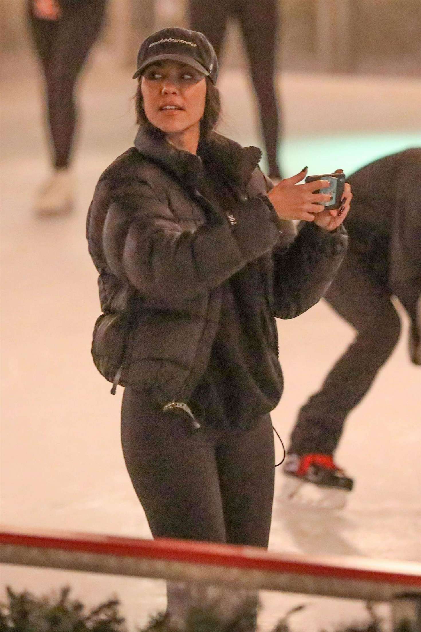 Kourtney Kardashian and Larsa Pippen â€“ Ice skating in Los Angeles