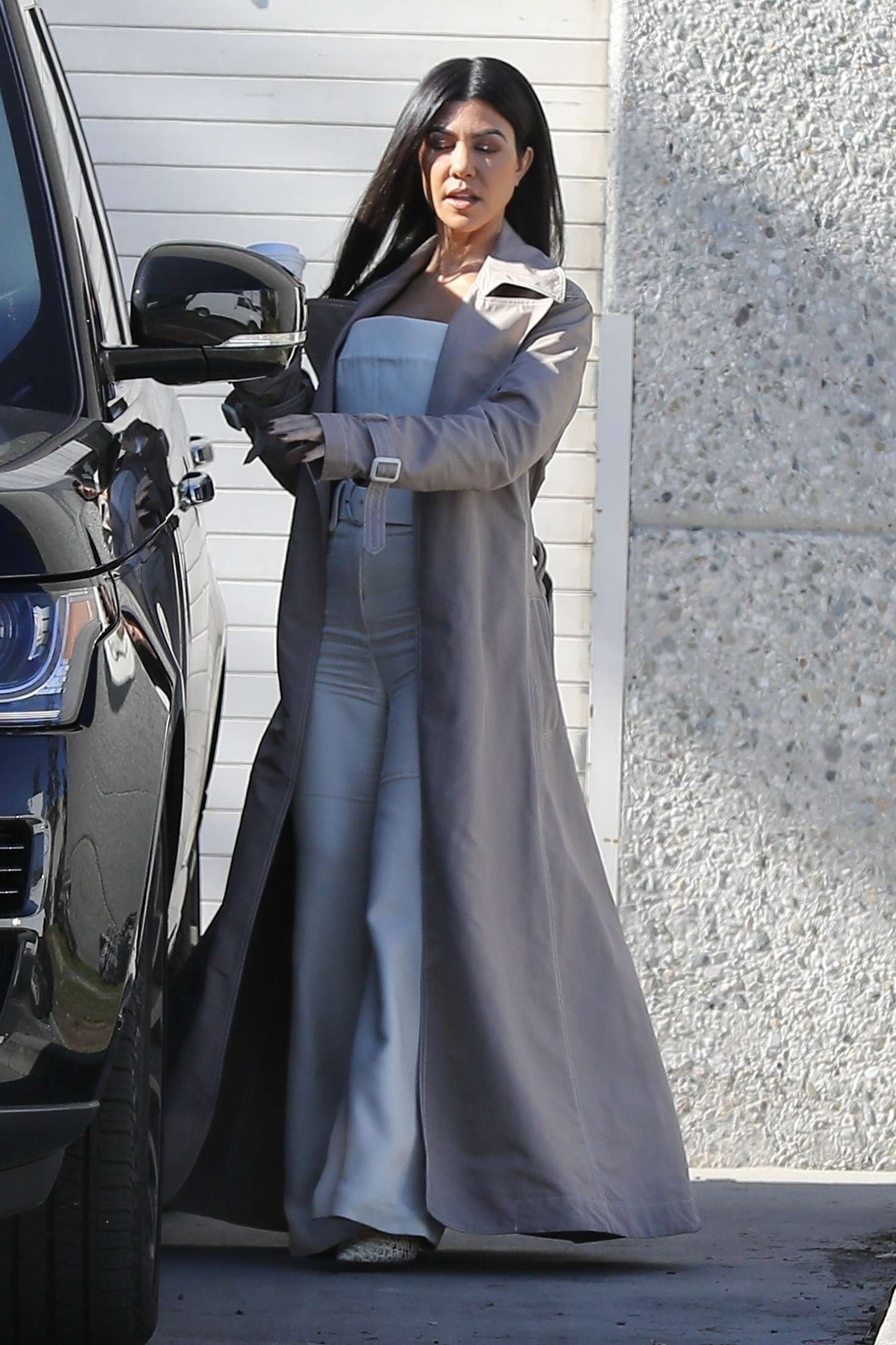 Kourtney Kardashian â€“ Leaving Kanye Westâ€™s Studio in Los Angeles