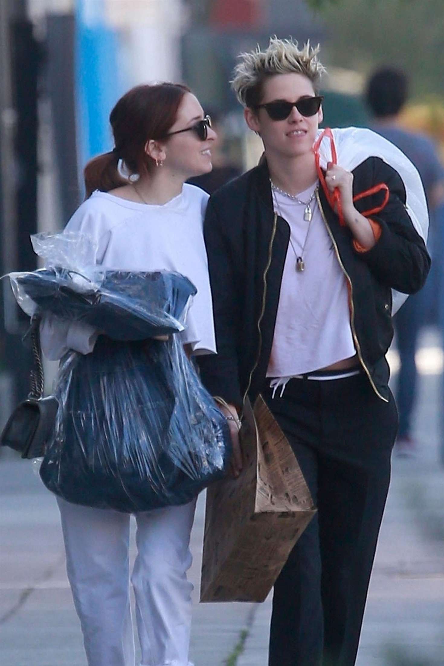 Kristen Stewart and Sarah Dinkin â€“ Out for lunch in Los Angeles
