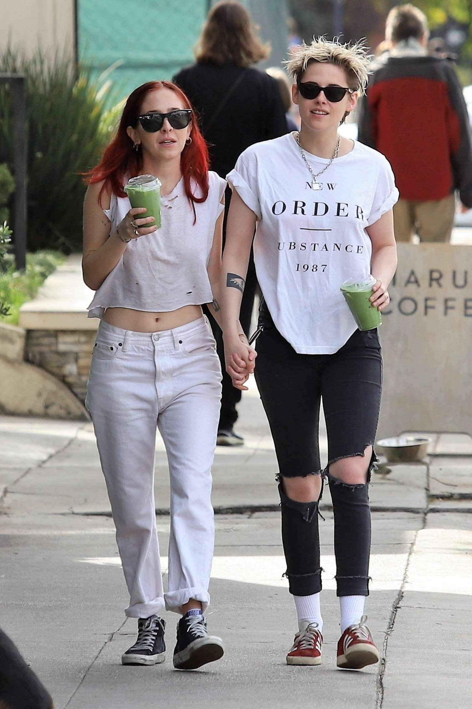 Kristen Stewart and Sara Dinkin â€“ Heads to a juice shop in Loz Feliz