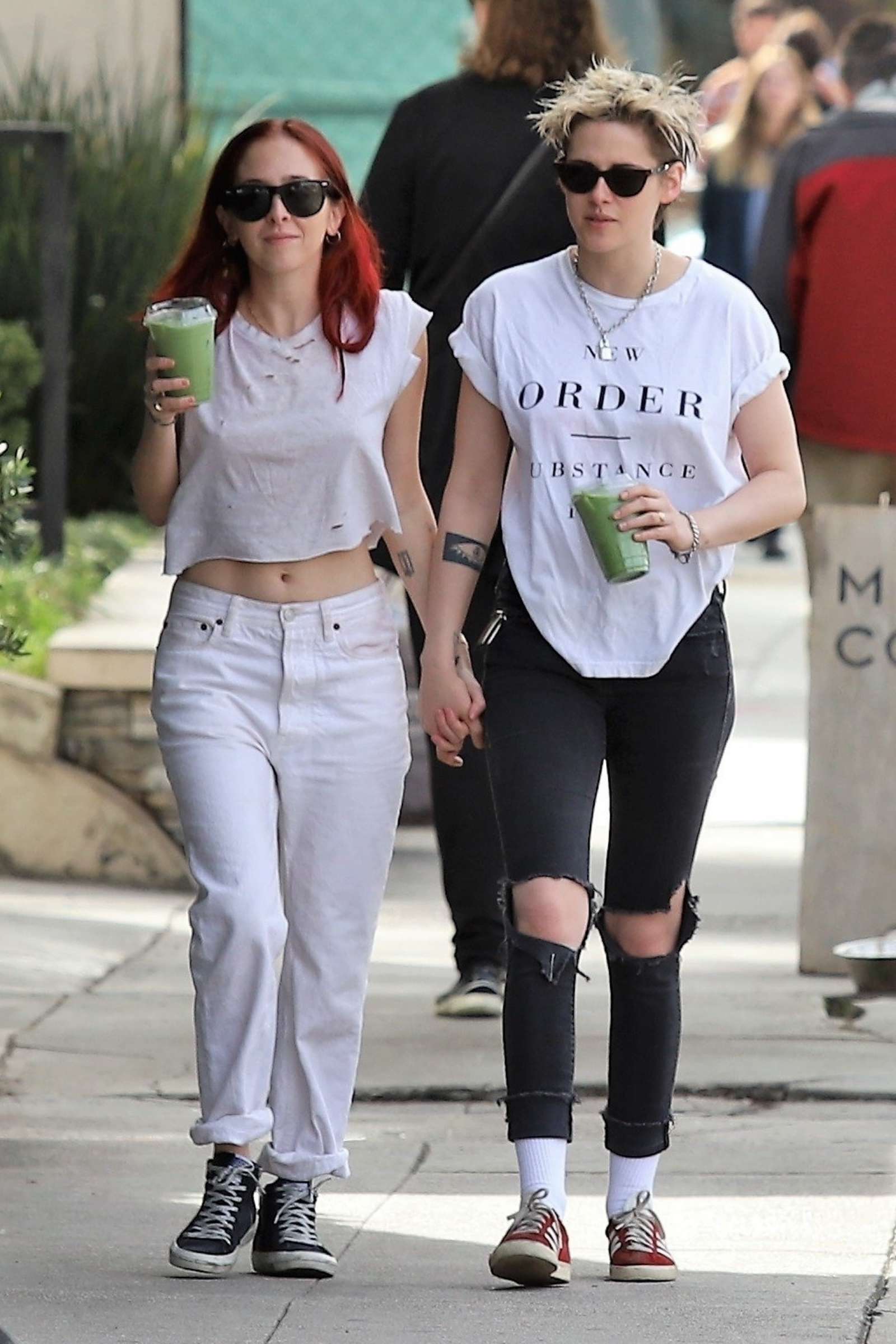 Kristen Stewart and Sara Dinkin â€“ Heads to a juice shop in Loz Feliz