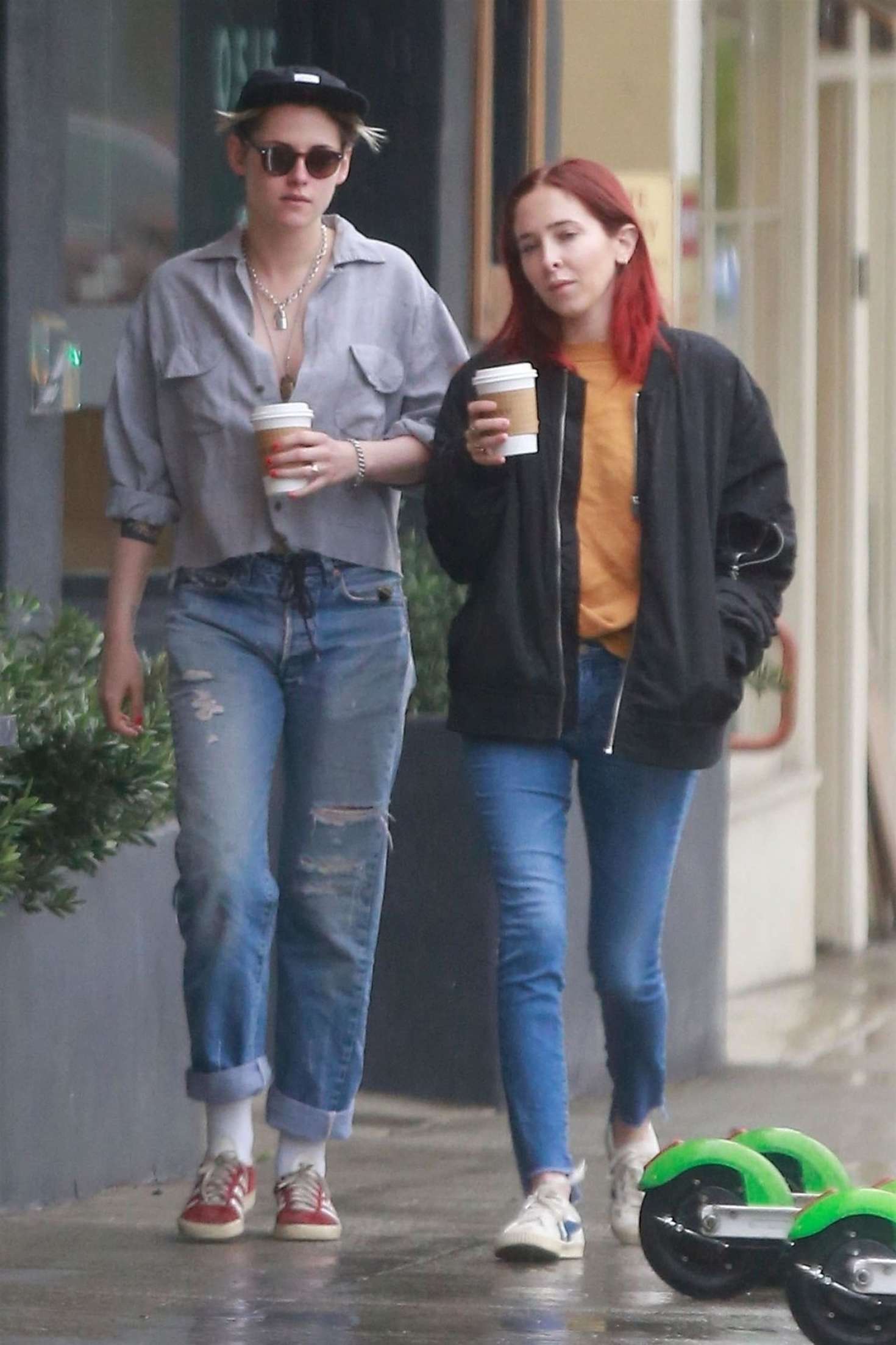 Kristen Stewart and Sara Dinkin â€“ Out in Los Feliz