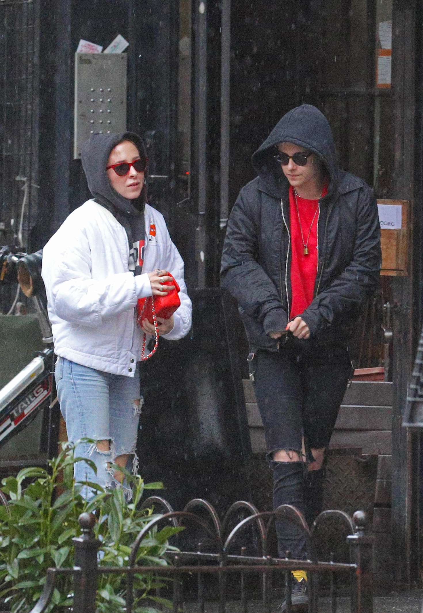 Kristen Stewart and Sara Dinkin â€“ Out in the East Village