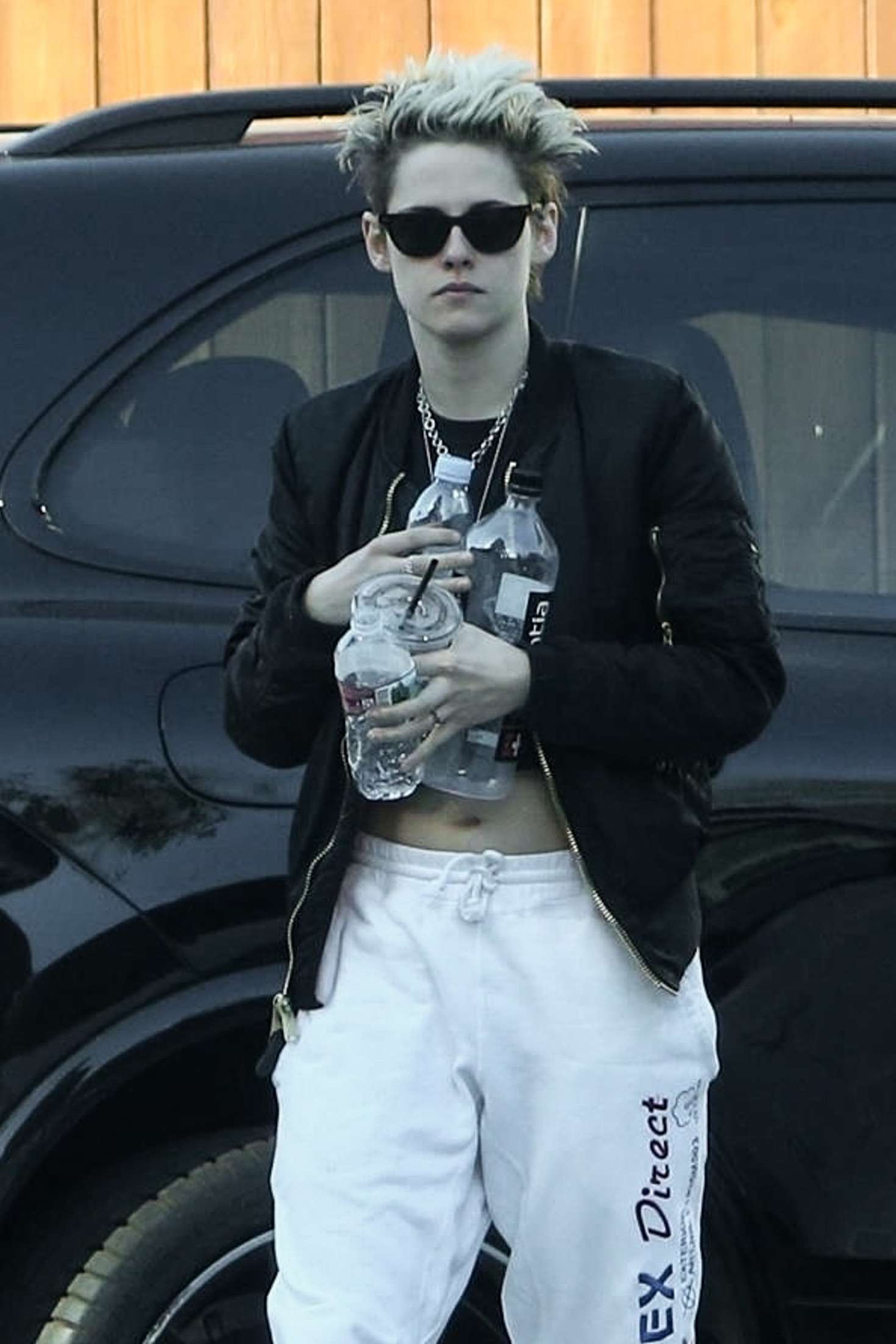 Kristen Stewart and Sarah Dinkin â€“ Out for lunch in Los Angeles