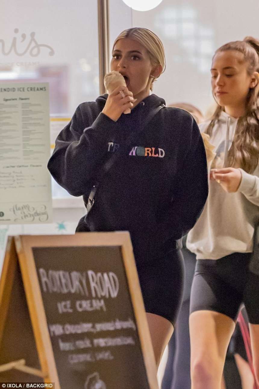 Kylie Jenner â€“ Getting ice cream in LA