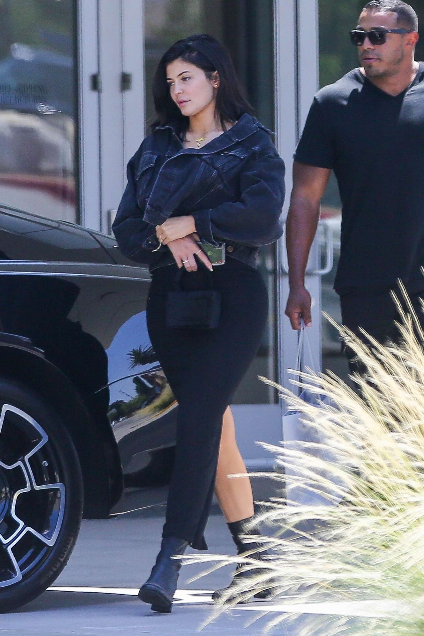 Kylie Jenner â€“ Out in Calabasas