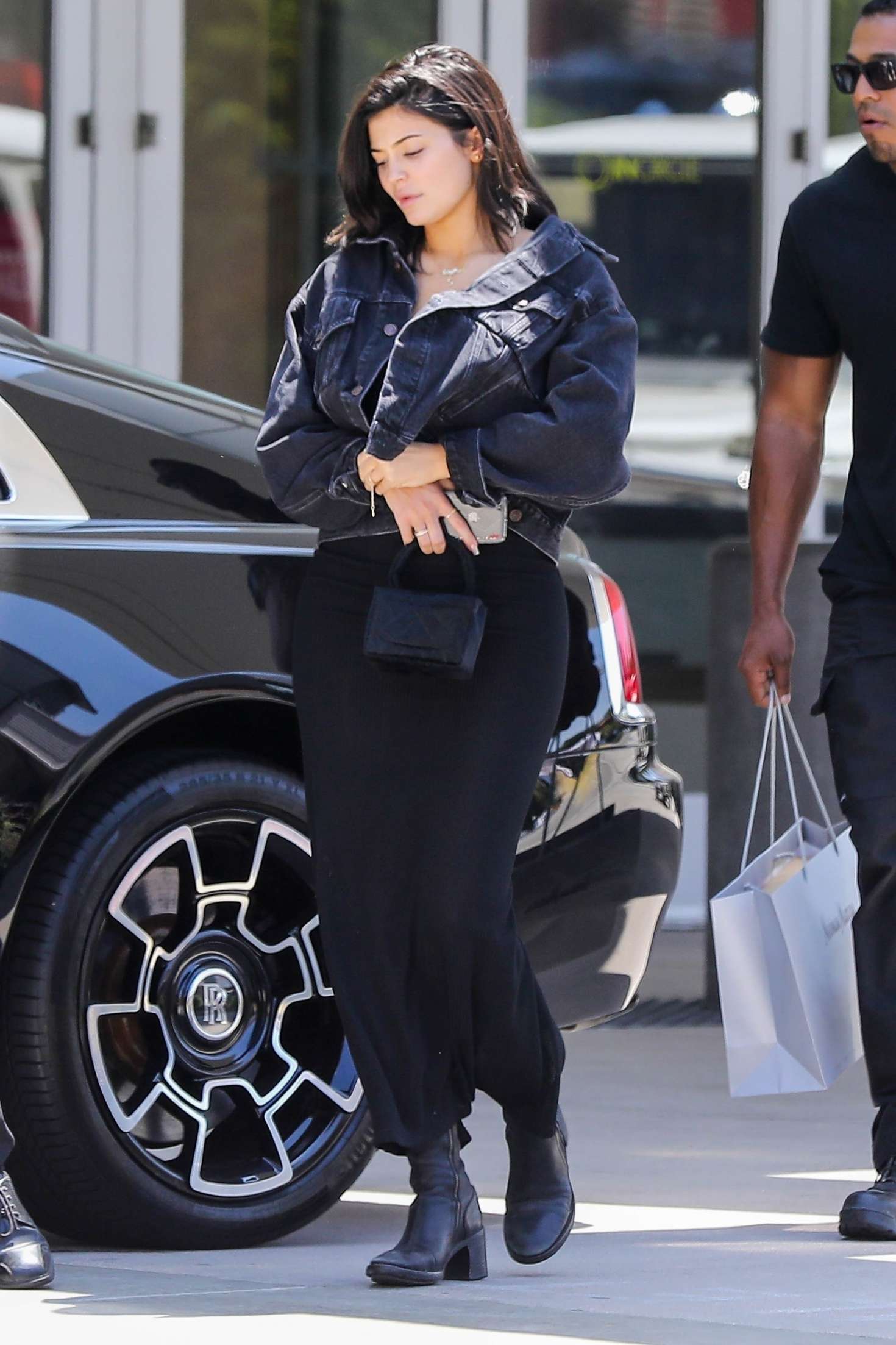 Kylie Jenner â€“ Out in Calabasas