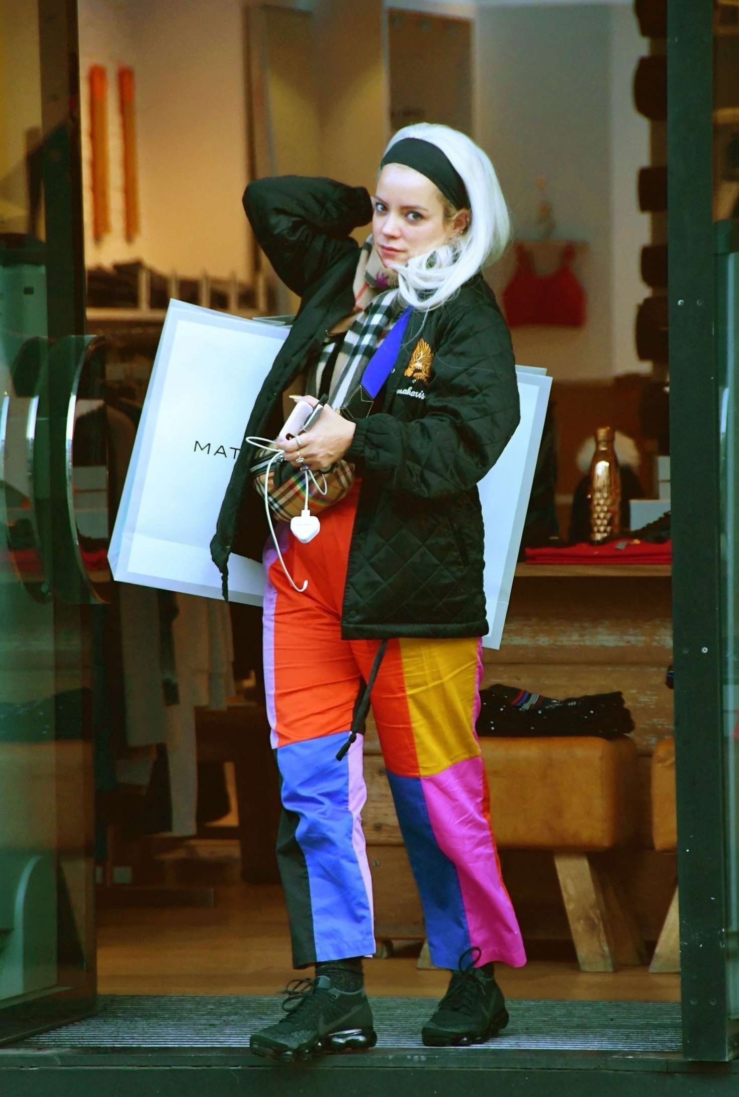 Lily Allen in Colorful Pants â€“ Shopping in Notting Hill