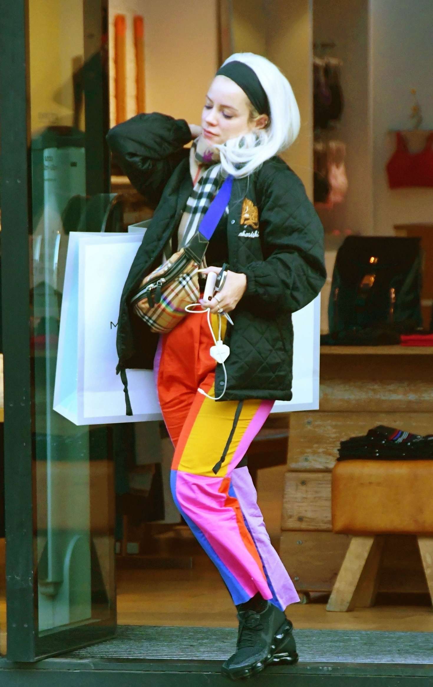 Lily Allen in Colorful Pants â€“ Shopping in Notting Hill