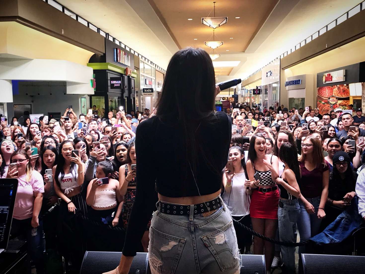 Madison Beer â€“ Live Performance at Serramonte in Daly City