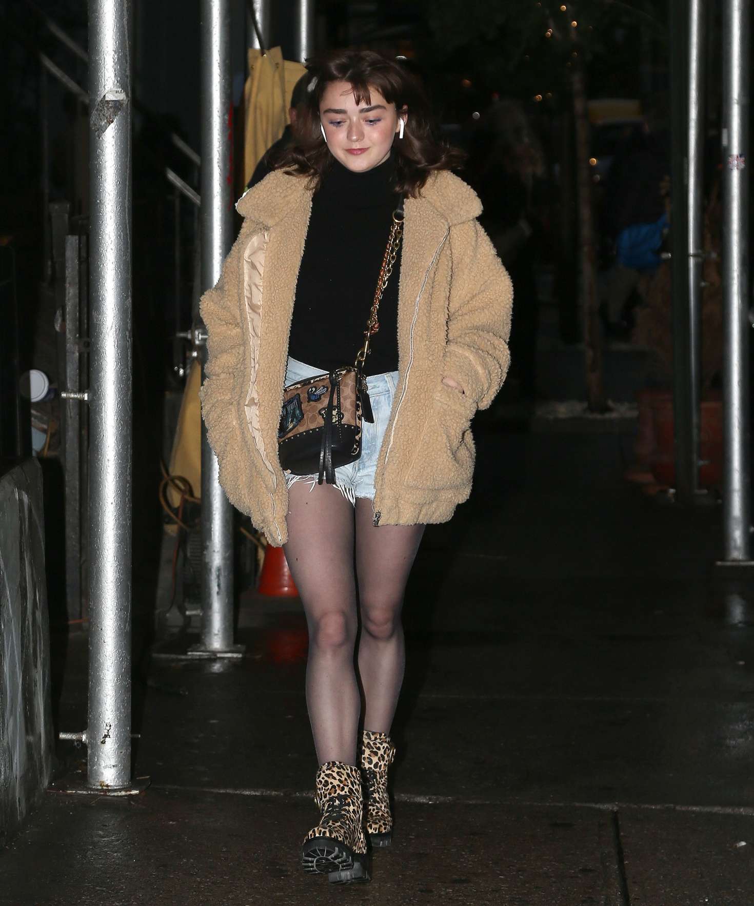 Maisie Williams in Daisy Duke Shorts â€“ Out in New York City