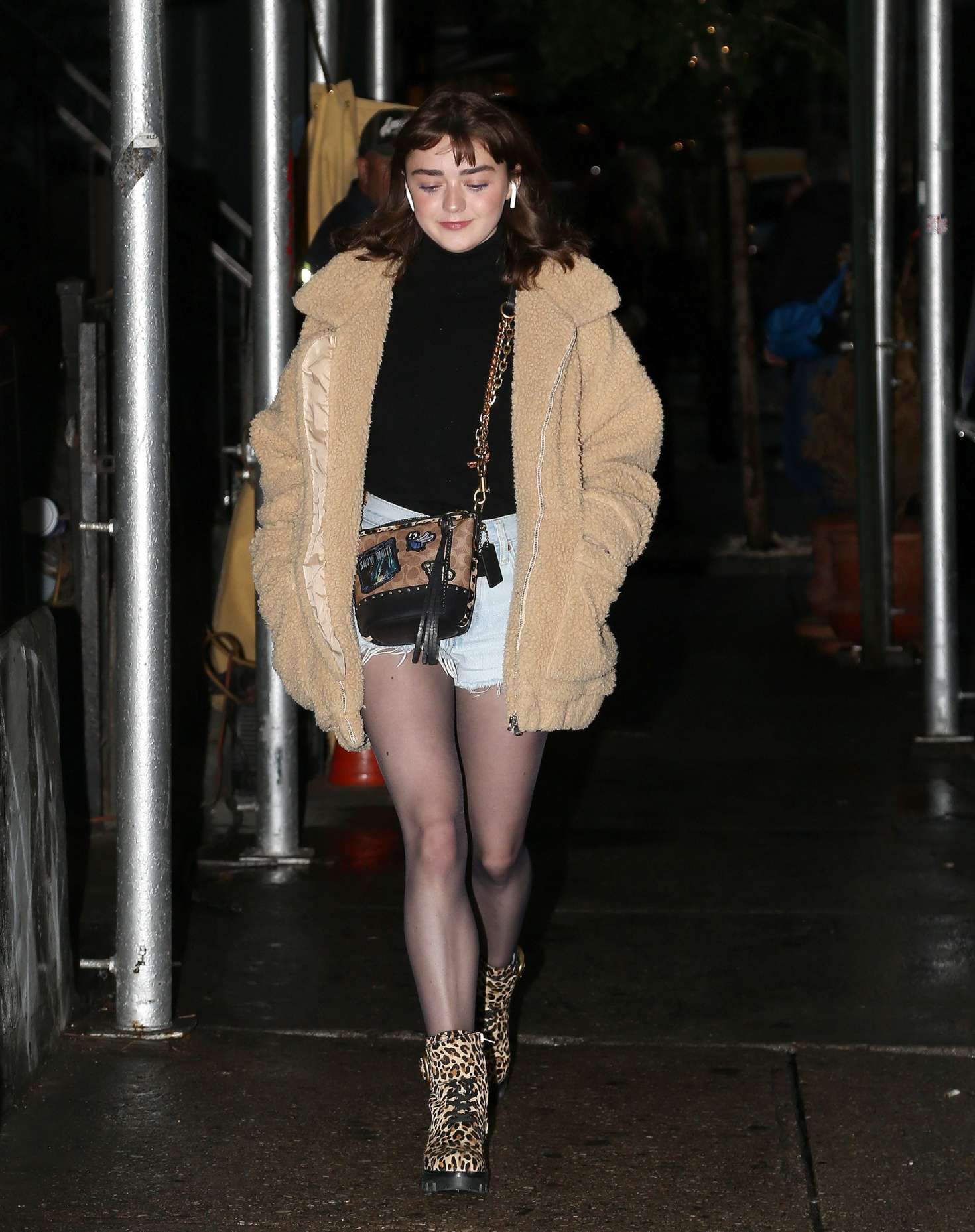 Maisie Williams in Daisy Duke Shorts â€“ Out in New York City