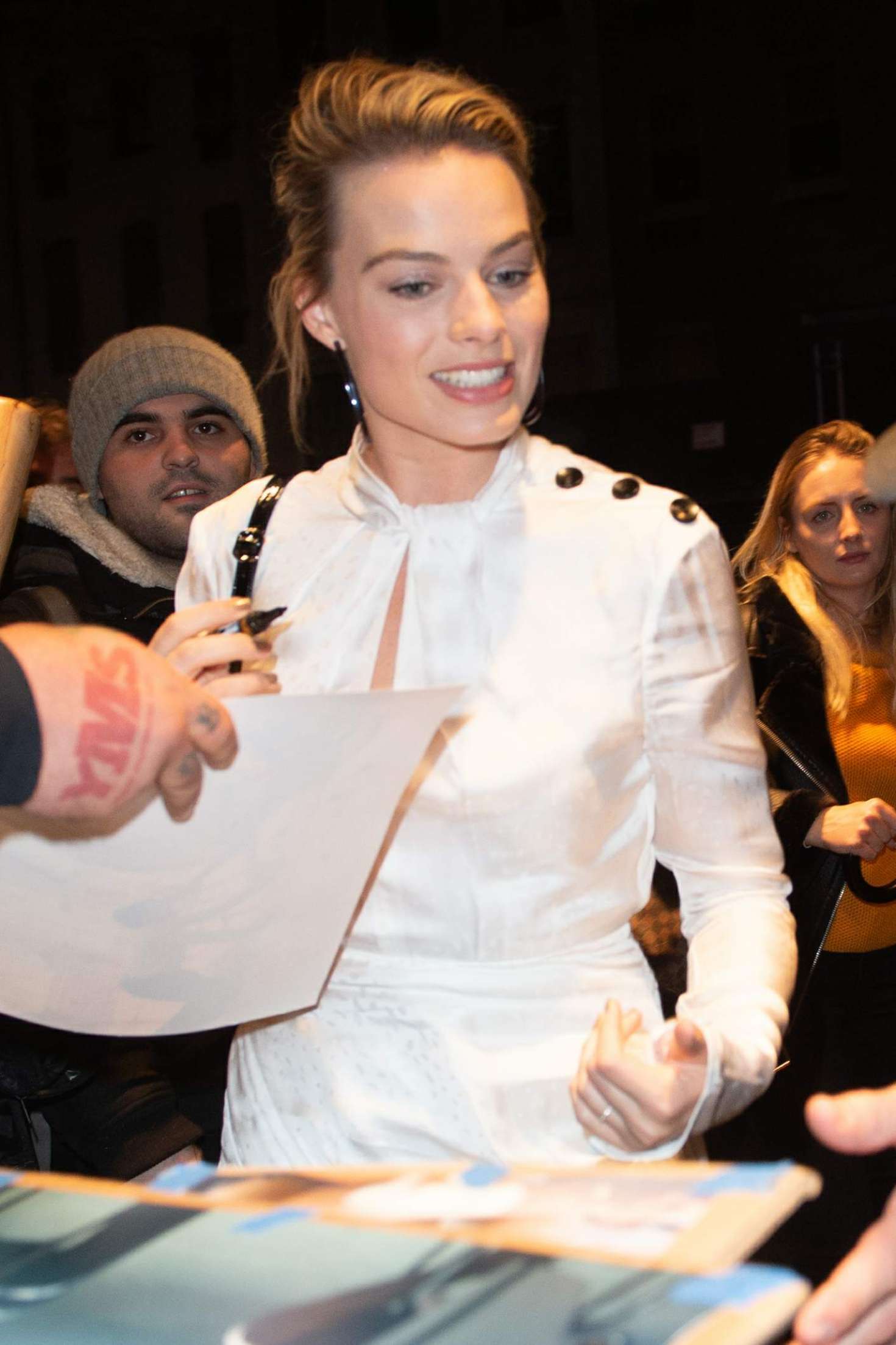 Margot Robbie â€“ Attends a screening of â€˜Mary Queen of Scotsâ€™ in New York