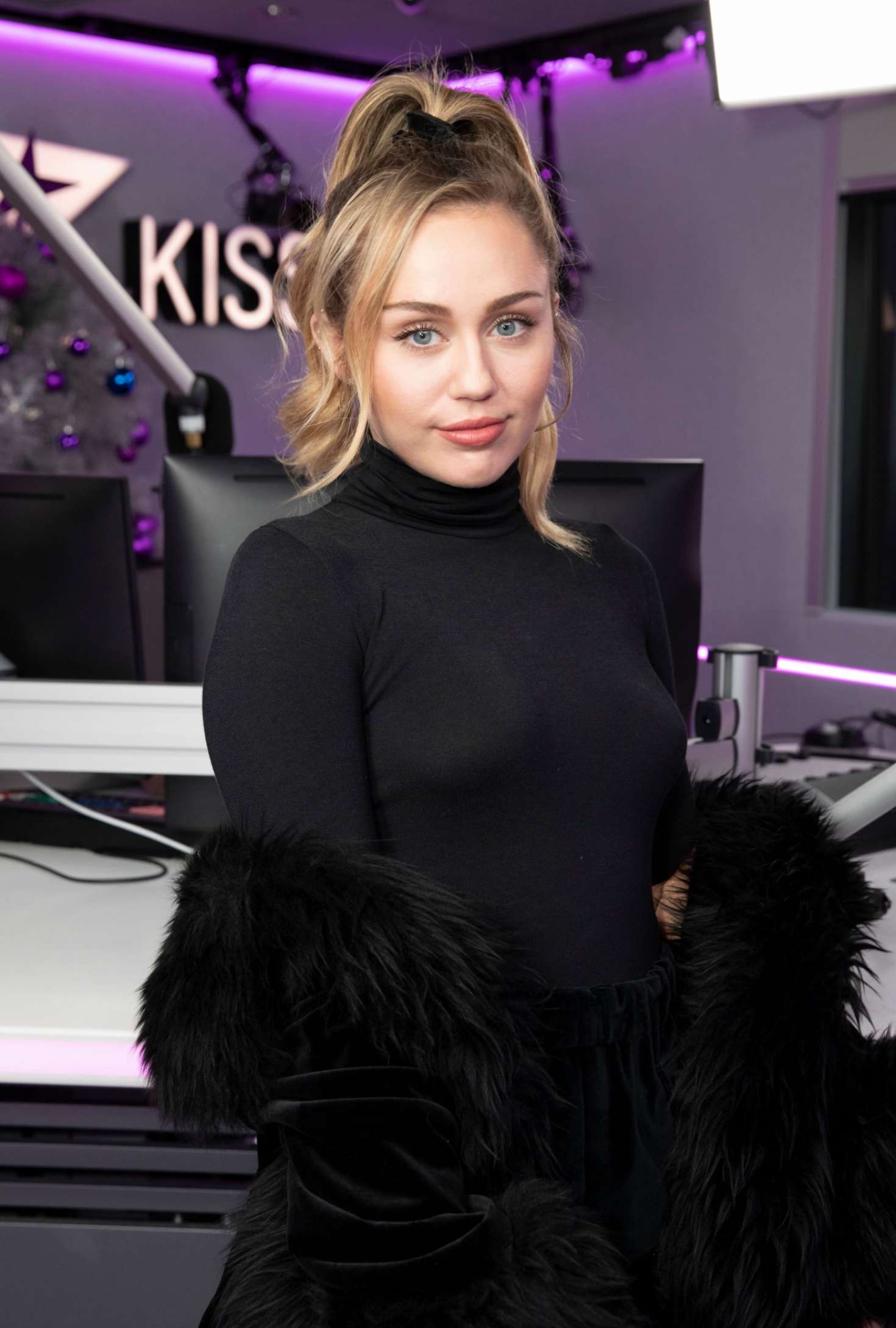 Miley Cyrus â€“ Kiss FM Studioâ€™s in London