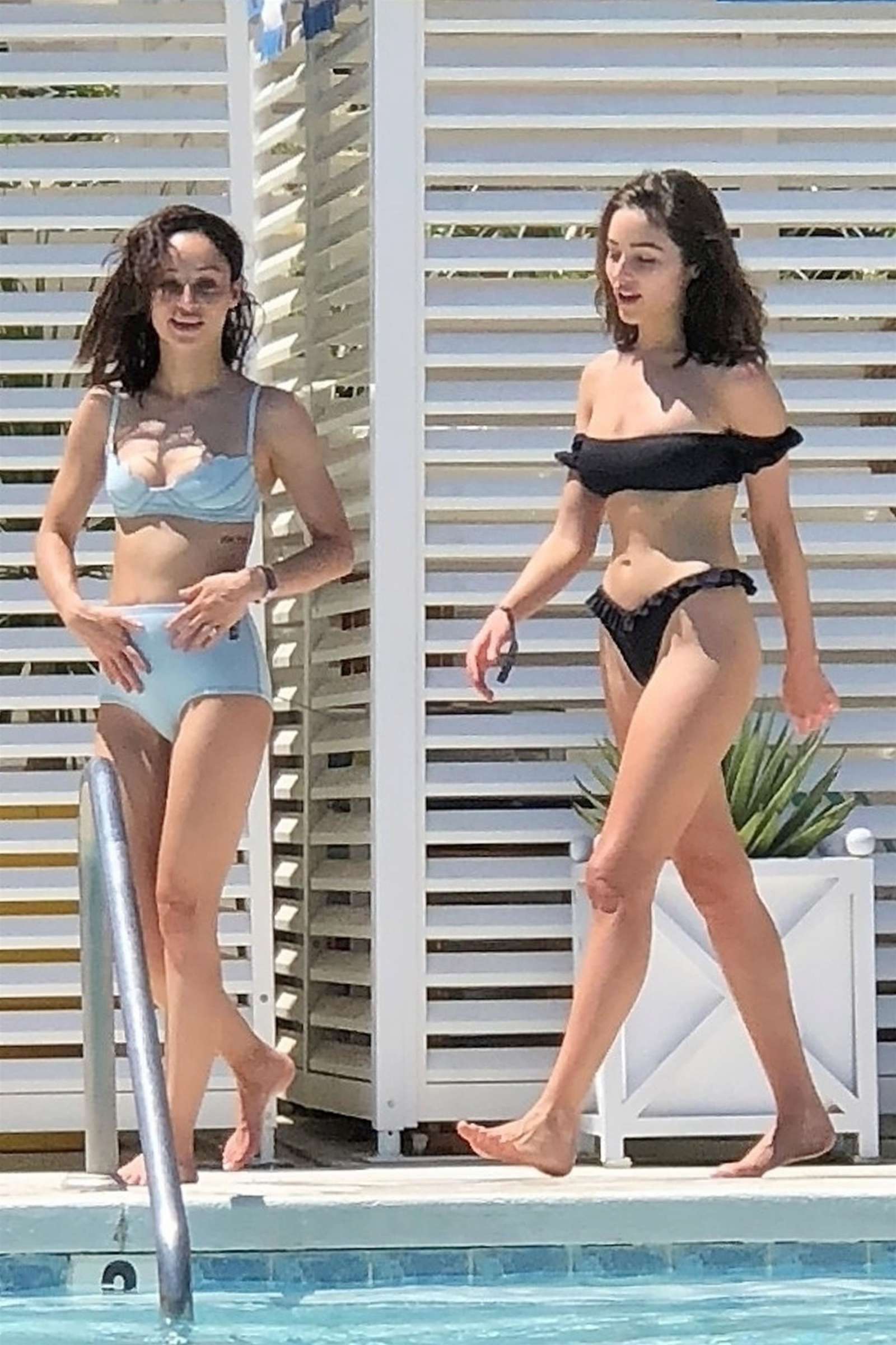 Oliva Culpo and Cara Santana in Bikini on the pool in Palm Springs