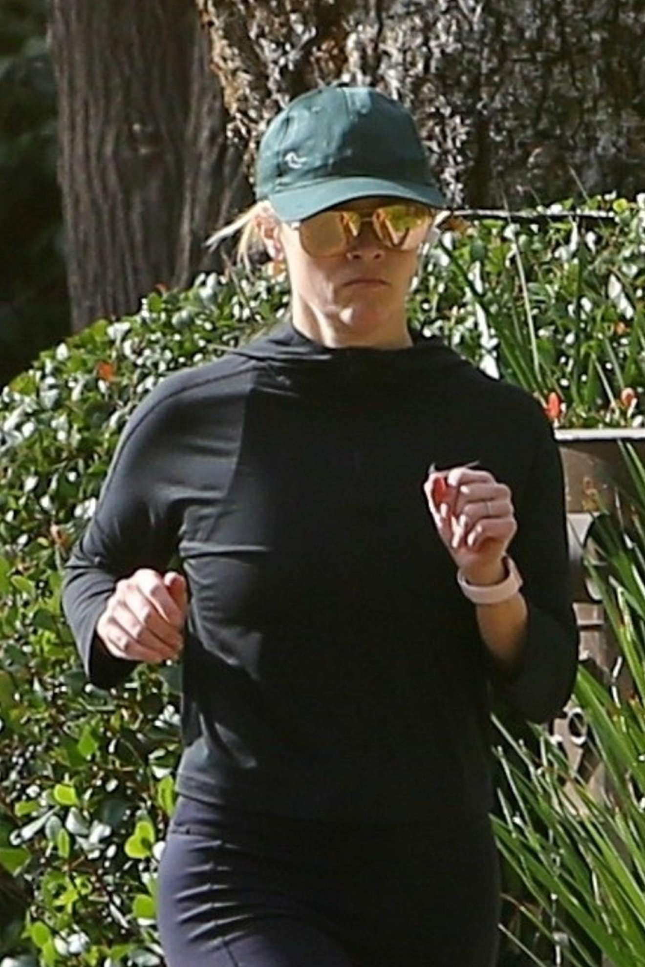 Reese Witherspoon â€“ Jog candids in Santa Monica