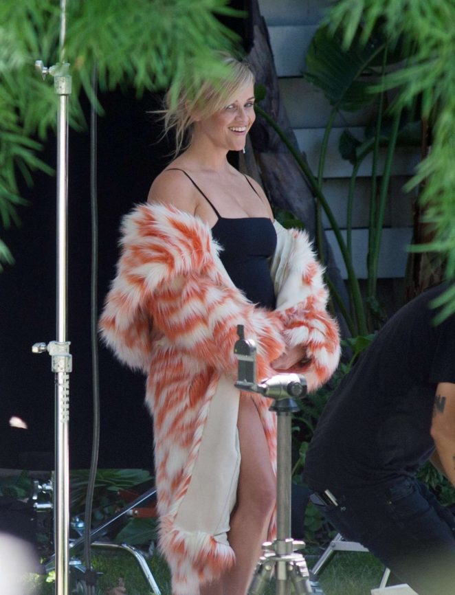 Reese-Witherspoon-on-a-Photoshoot-in-Los-Angeles--48-662x866.jpg