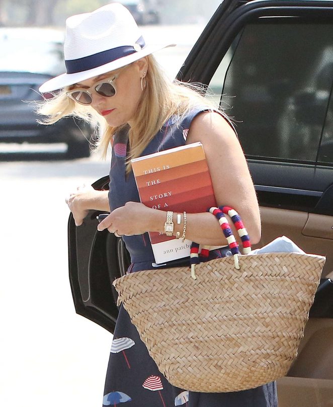 Reese-Witherspoon-out-and-about-in-Los-Angeles--11-662x809.jpg