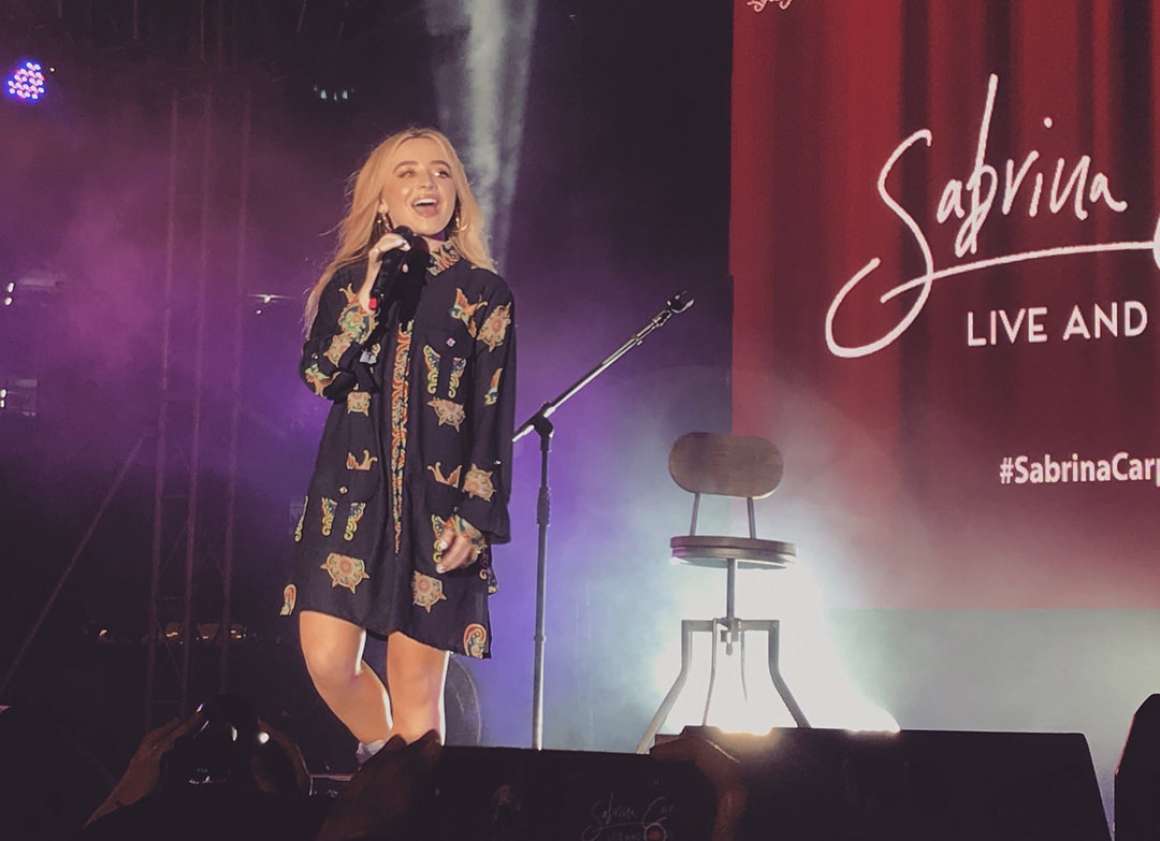 Sabrina Carpenter â€“ Performs Live & Acoustic in Manilla