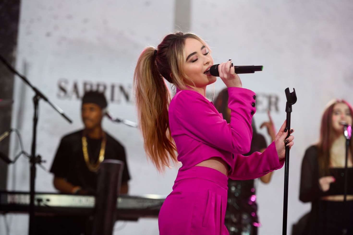 Sabrina Carpenter â€“ Performs on the Today Show in NYC