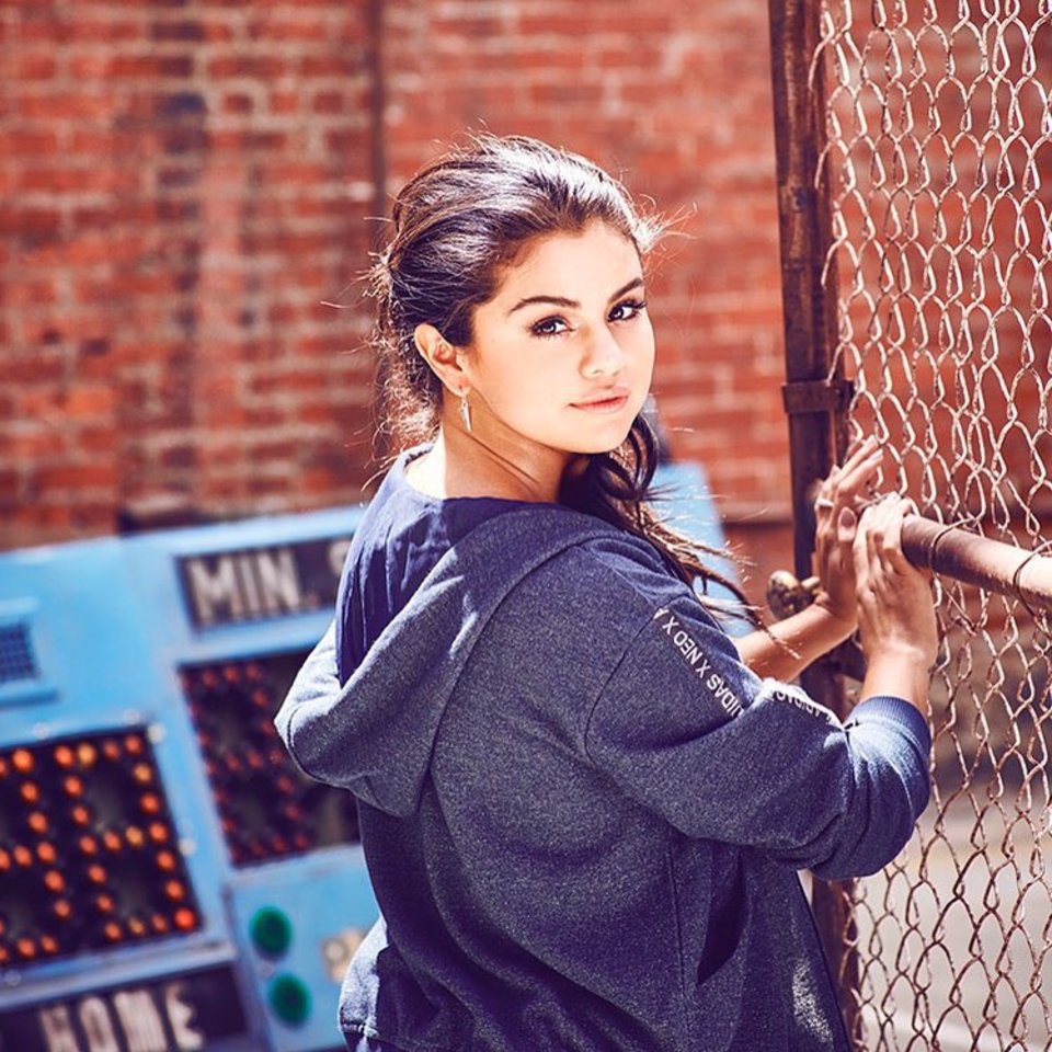Quand NYC fait ressortir mon côté sportif ! Selena-Gomez:-Adidas-Neo-2015--04