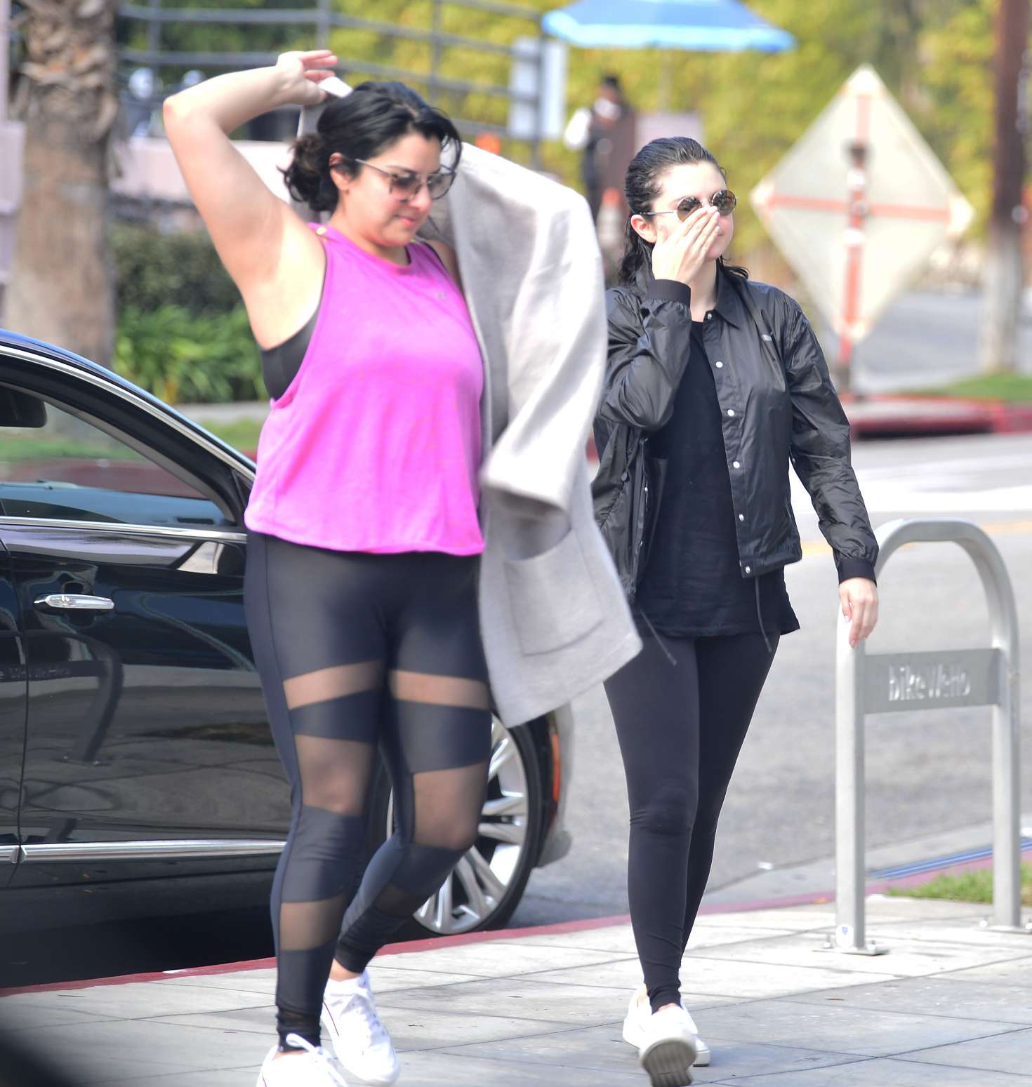 Selena Gomez â€“ Grabs a morning coffee in Los Angeles