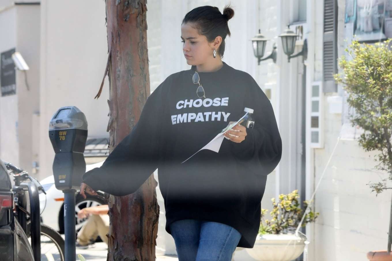 Selena Gomez â€“ Leaving a doctors office in Beverly Hills