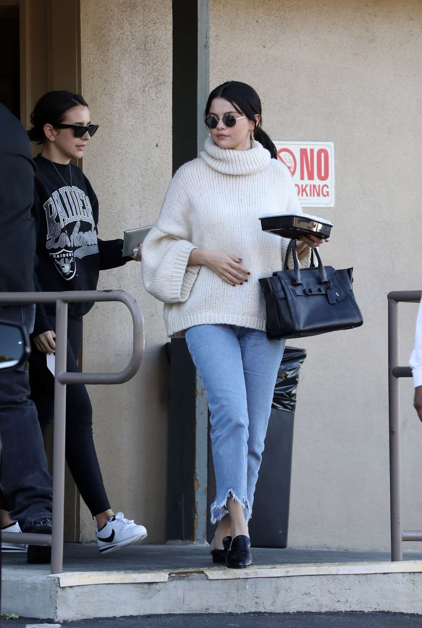 Selena Gomez â€“ Leaving Hugoâ€™s Restaurant in Los Angeles