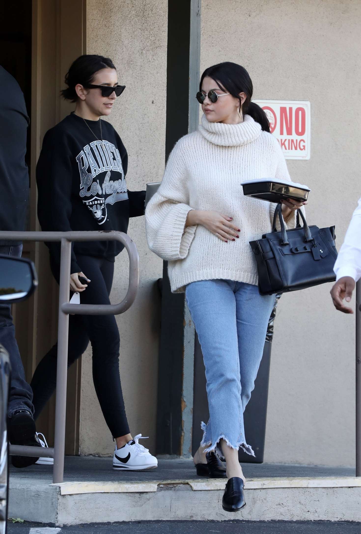 Selena Gomez â€“ Leaving Hugoâ€™s Restaurant in Los Angeles